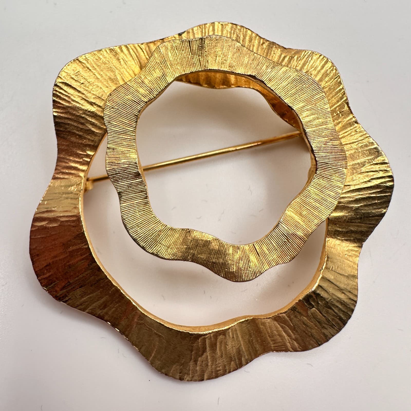 Vintage 80s Gold Tone Abstract Wavy Circle Brooch Pin Textured Double Layer - Thumbnail 3
