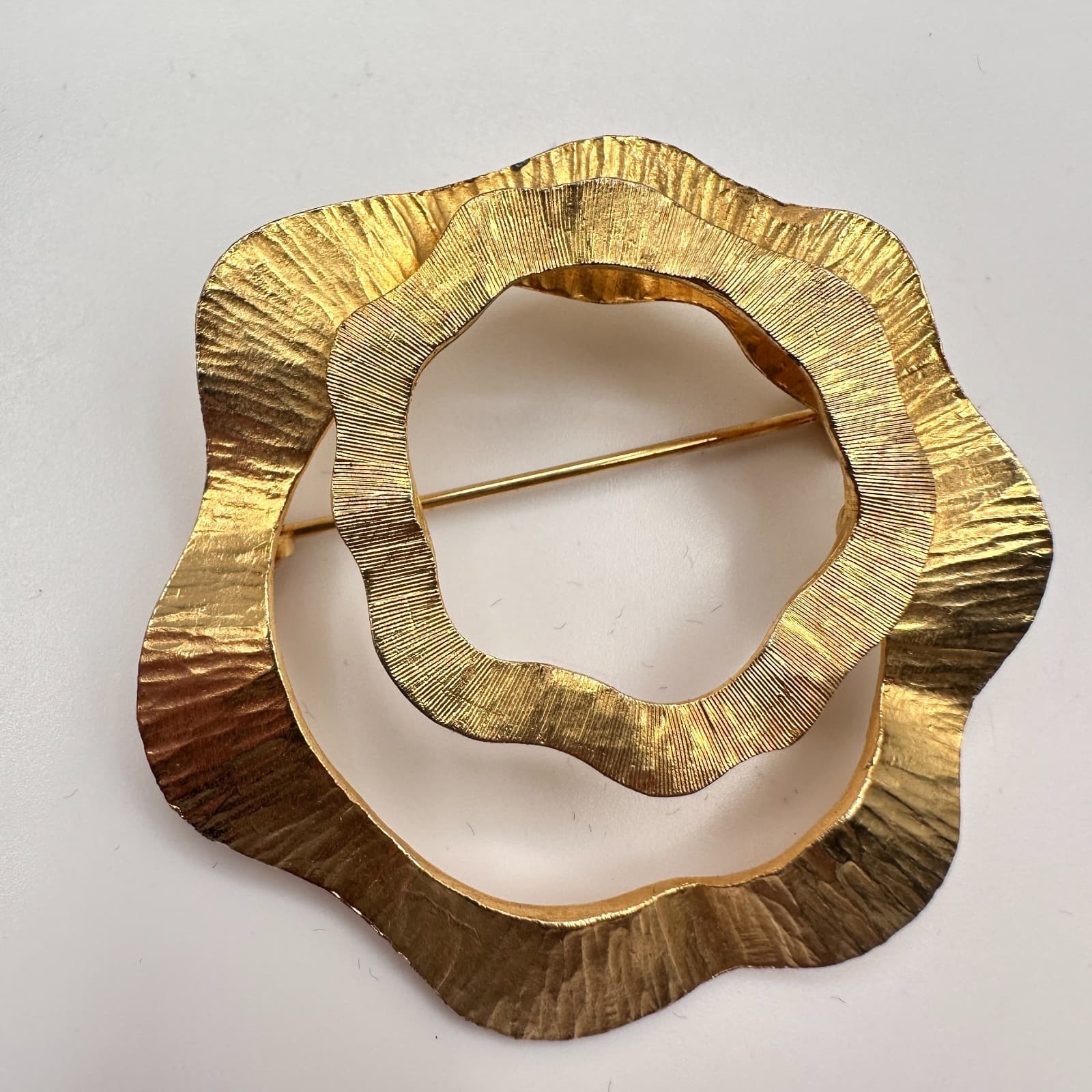 Vintage 80s Gold Tone Abstract Wavy Circle Brooch Pin Textured Double Layer - Thumbnail 2