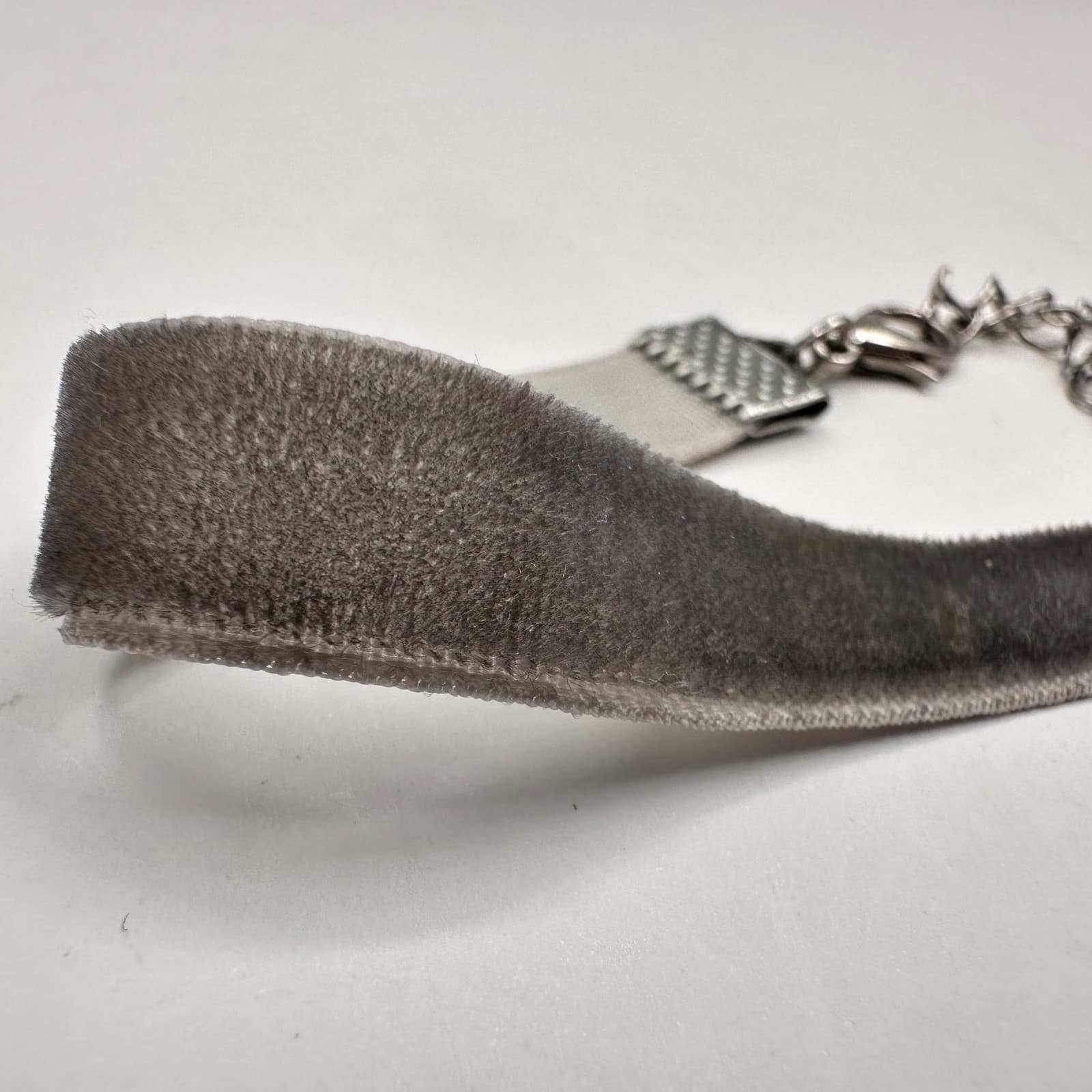 Vintage Y2K Grey Velvet Choker Necklace Silver Tone Adjustable Women's Jewelry - Thumbnail 6