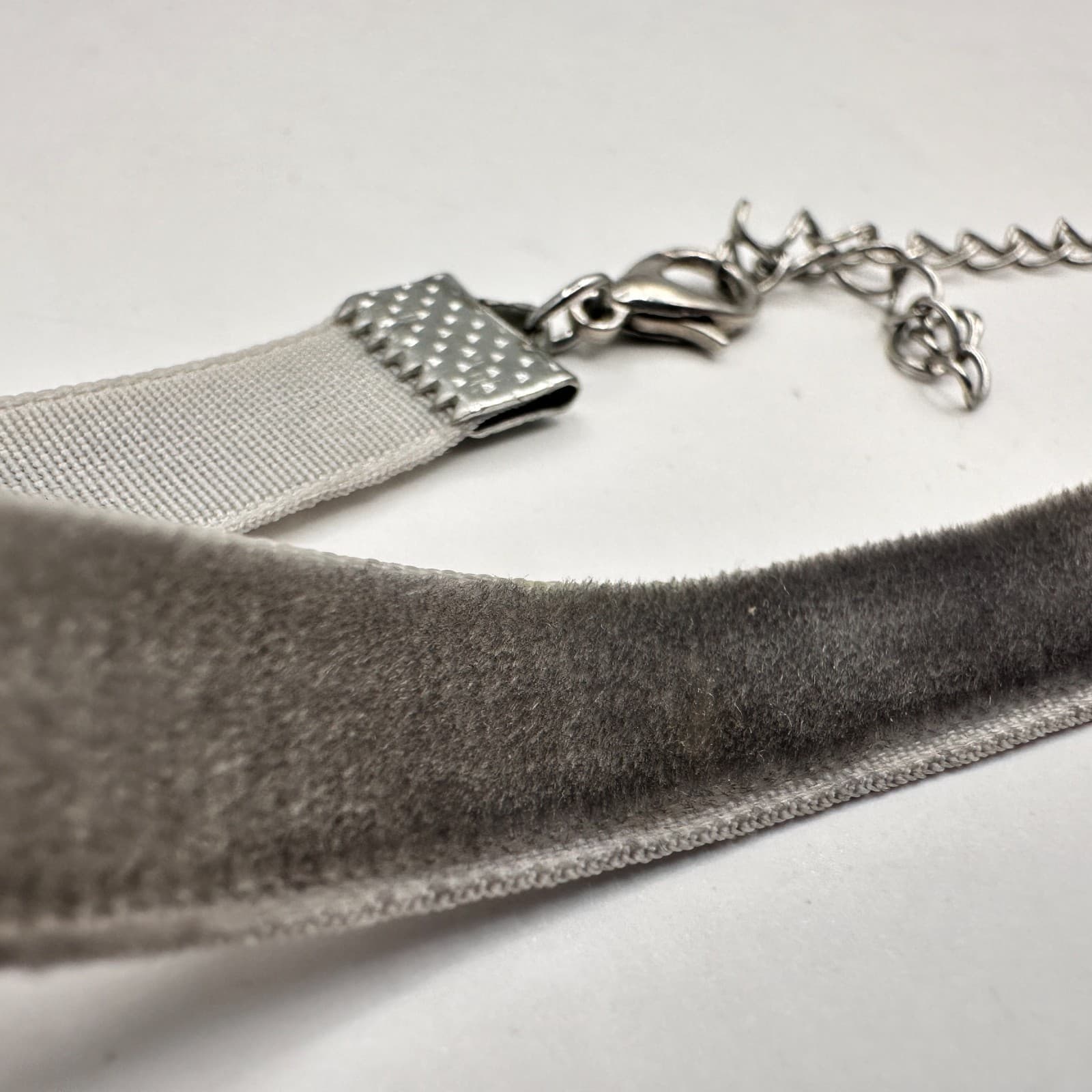 Vintage Y2K Grey Velvet Choker Necklace Silver Tone Adjustable Women's Jewelry - Thumbnail 7