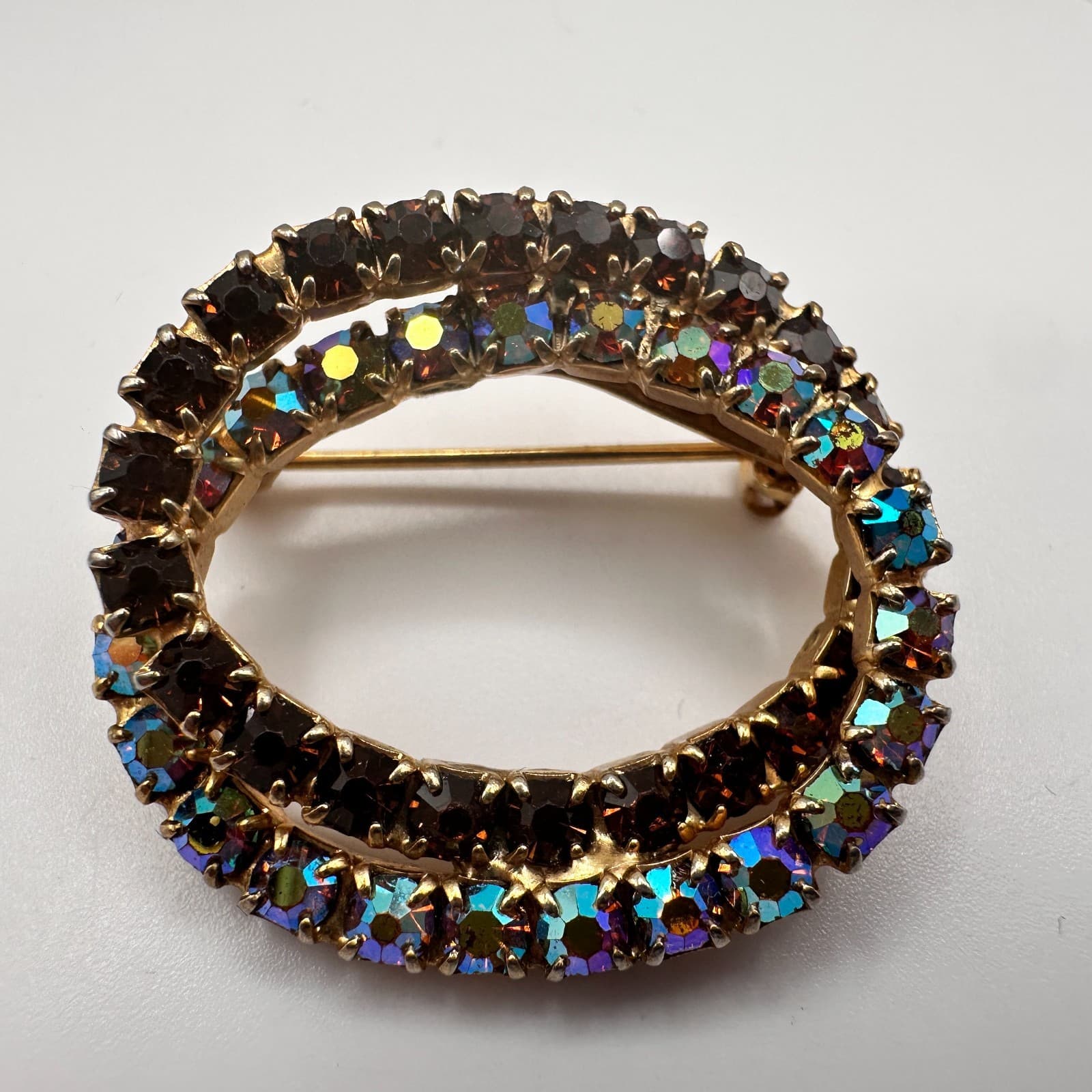 Vintage 80s Aurora Borealis Brown Rhinestone Circle Brooch Gold Tone Jewelry - Thumbnail 3