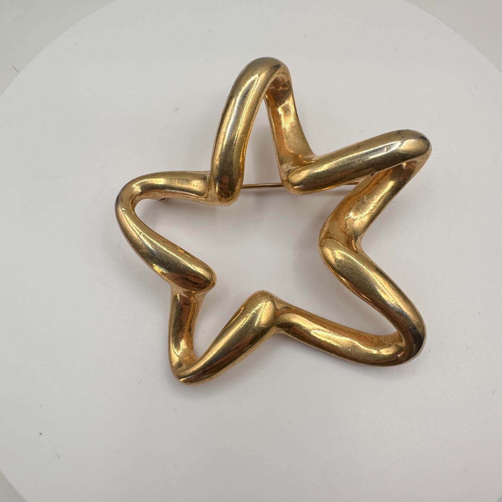 Vintage 90s Gold Tone Abstract Star Brooch Pin Minimalist Fashion Jewelry - Image 1