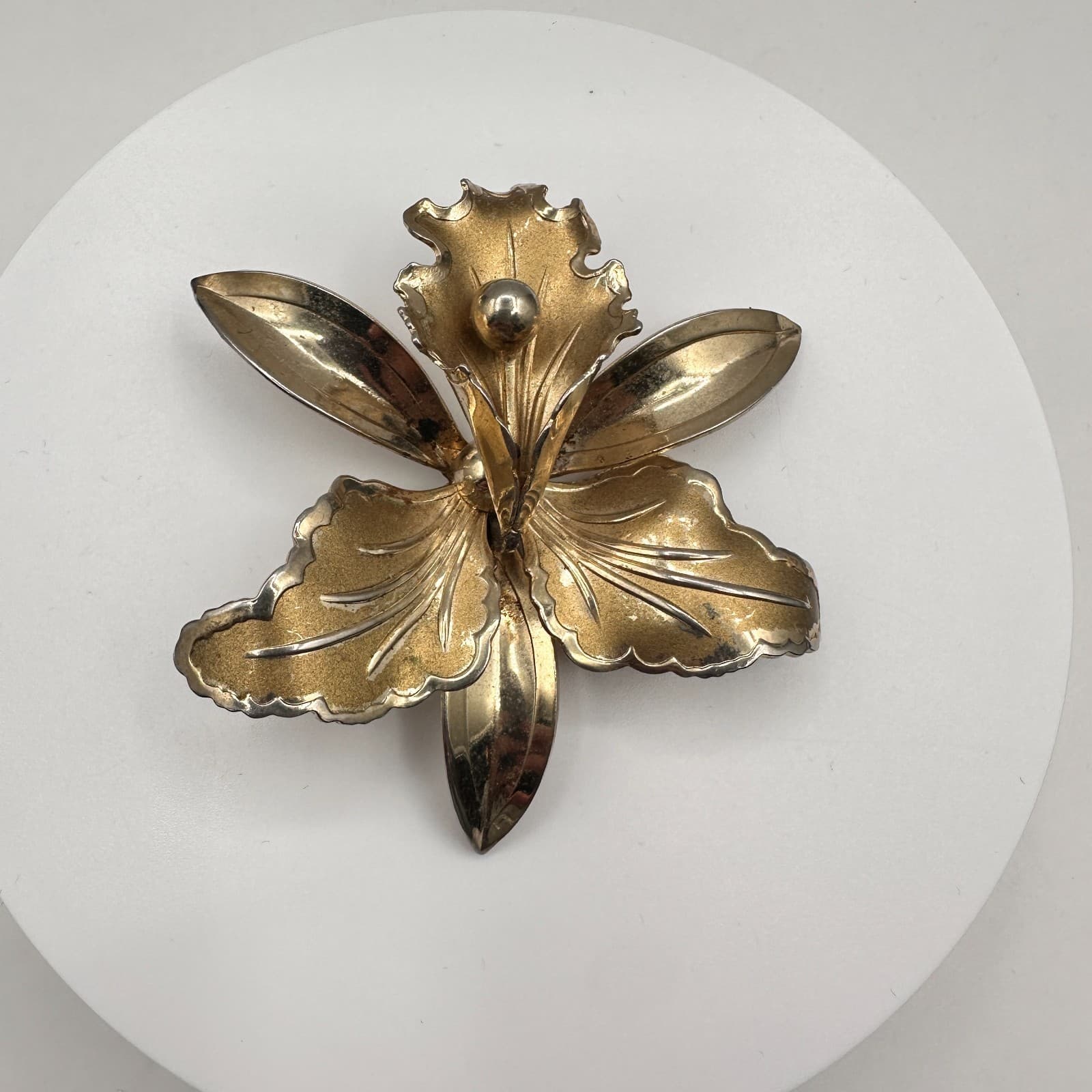 Vintage 90s Gold-Tone Flower Brooch Pin Statement Women's Classic Jewelry - Image 1