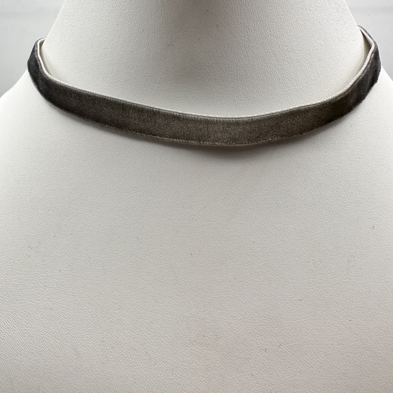 Vintage Y2K Grey Velvet Choker Necklace Silver Tone Adjustable Women's Jewelry - Image 1
