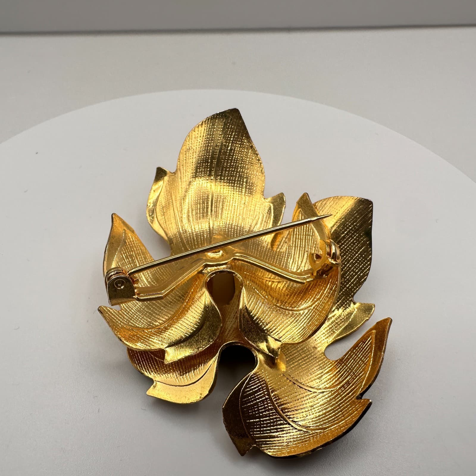 Vintage 80s Gold Tone Brutalist Leaf Textured Brooch Pin Statement Jewelry - Thumbnail 6