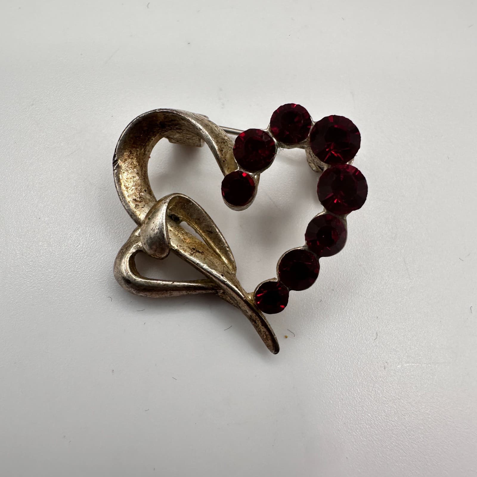 Vintage 90s Gold Tone Heart Brooch Pin Red Rhinestone Women's Fashion Jewelry - Thumbnail 2