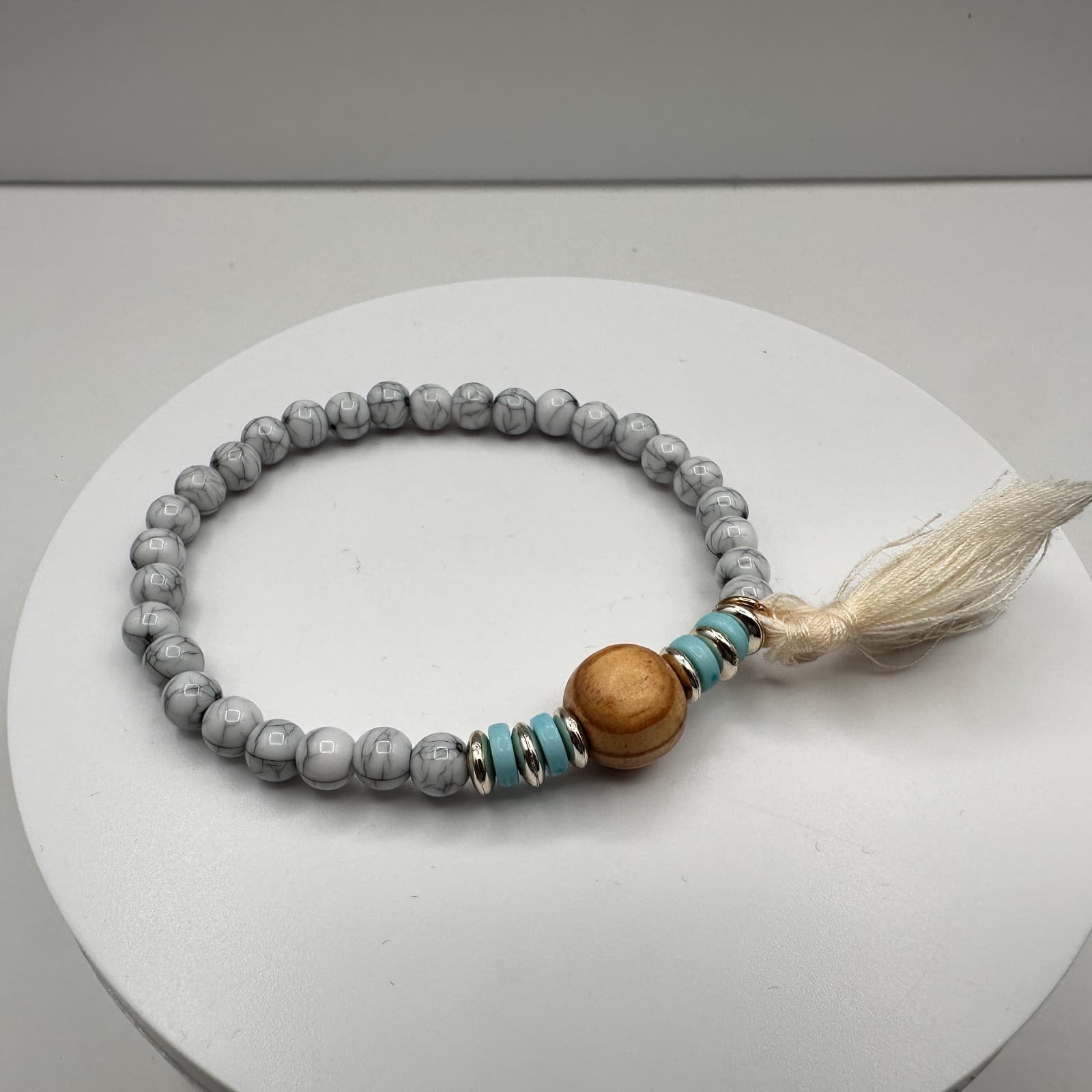 Vintage 90s White Howlite Beaded Bracelet Tassel Wooden Women's Classic Jewelry - Thumbnail 6