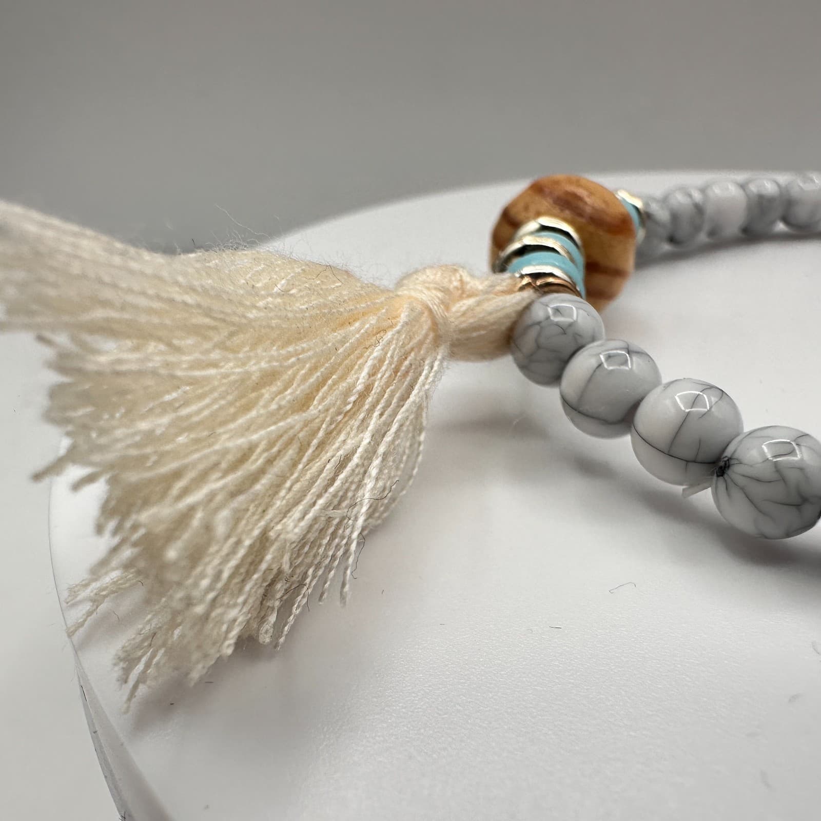 Vintage 90s White Howlite Beaded Bracelet Tassel Wooden Women's Classic Jewelry - Thumbnail 3