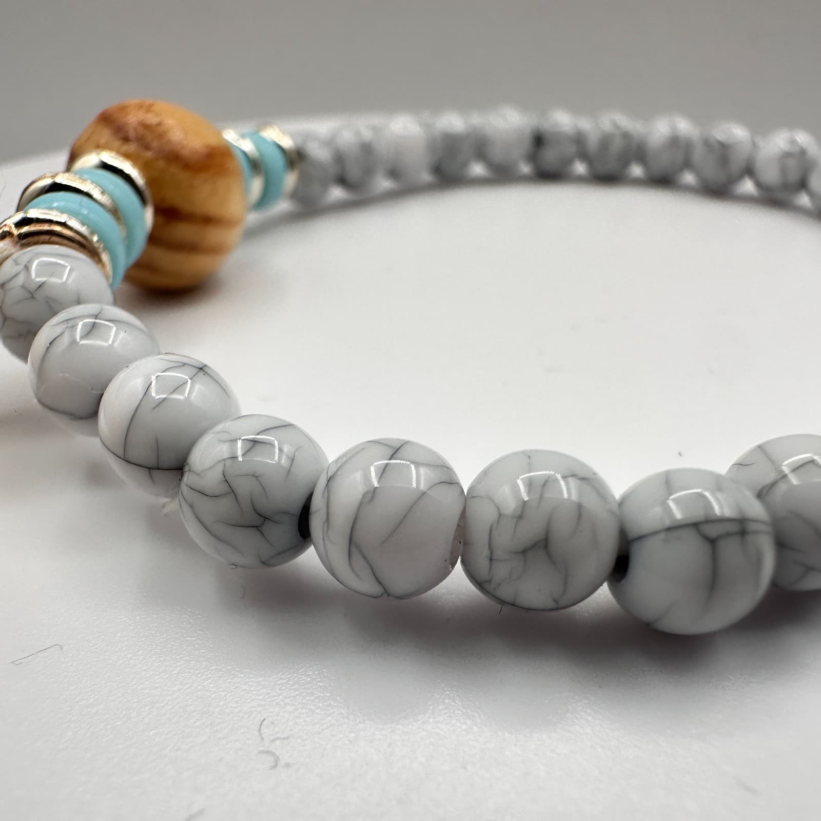 Vintage 90s White Howlite Beaded Bracelet Tassel Wooden Women's Classic Jewelry - Thumbnail 4