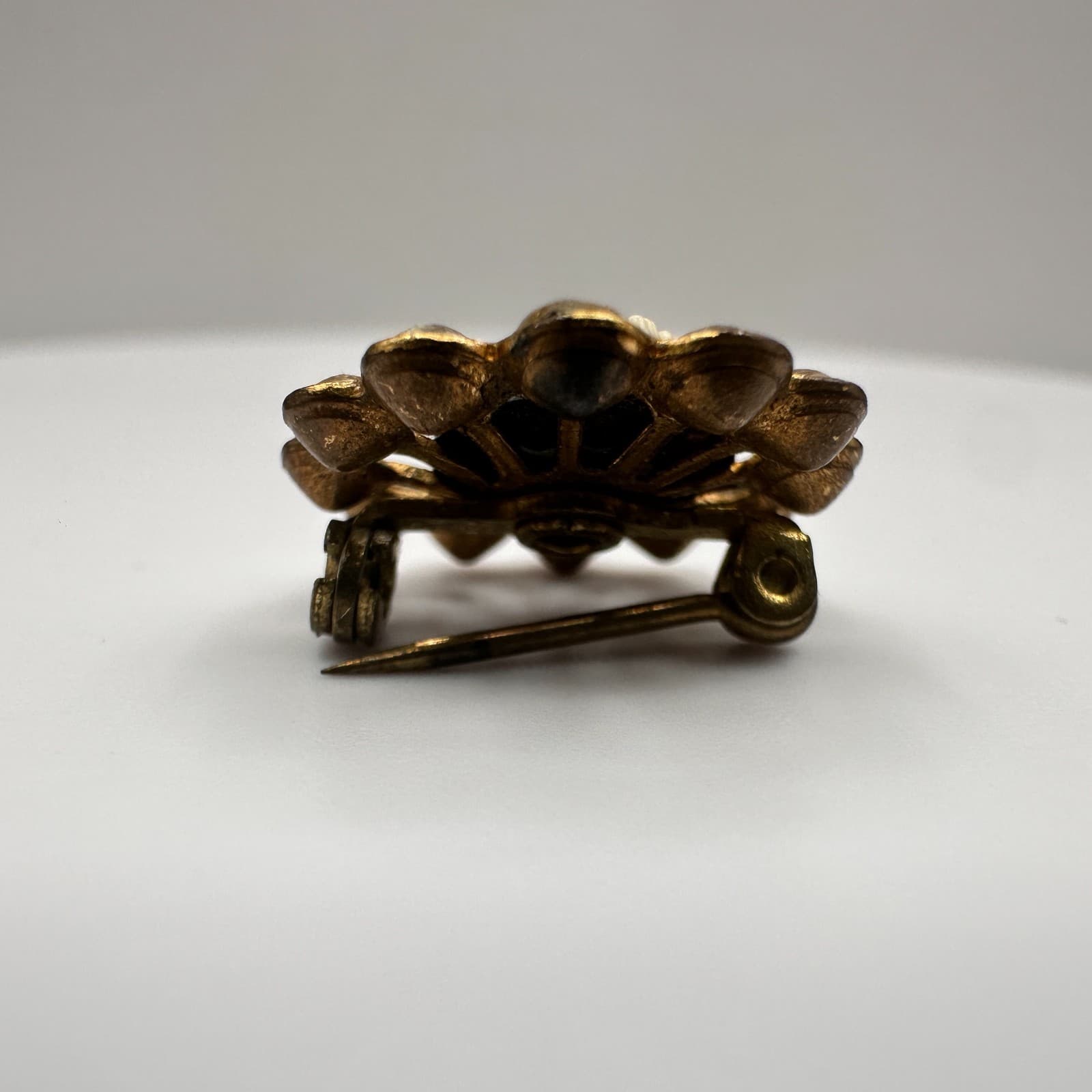 Vintage 90s Cameo Brooch Pin Clear Rhinestone Gold Tone Women's Classic Jewelry - Thumbnail 5