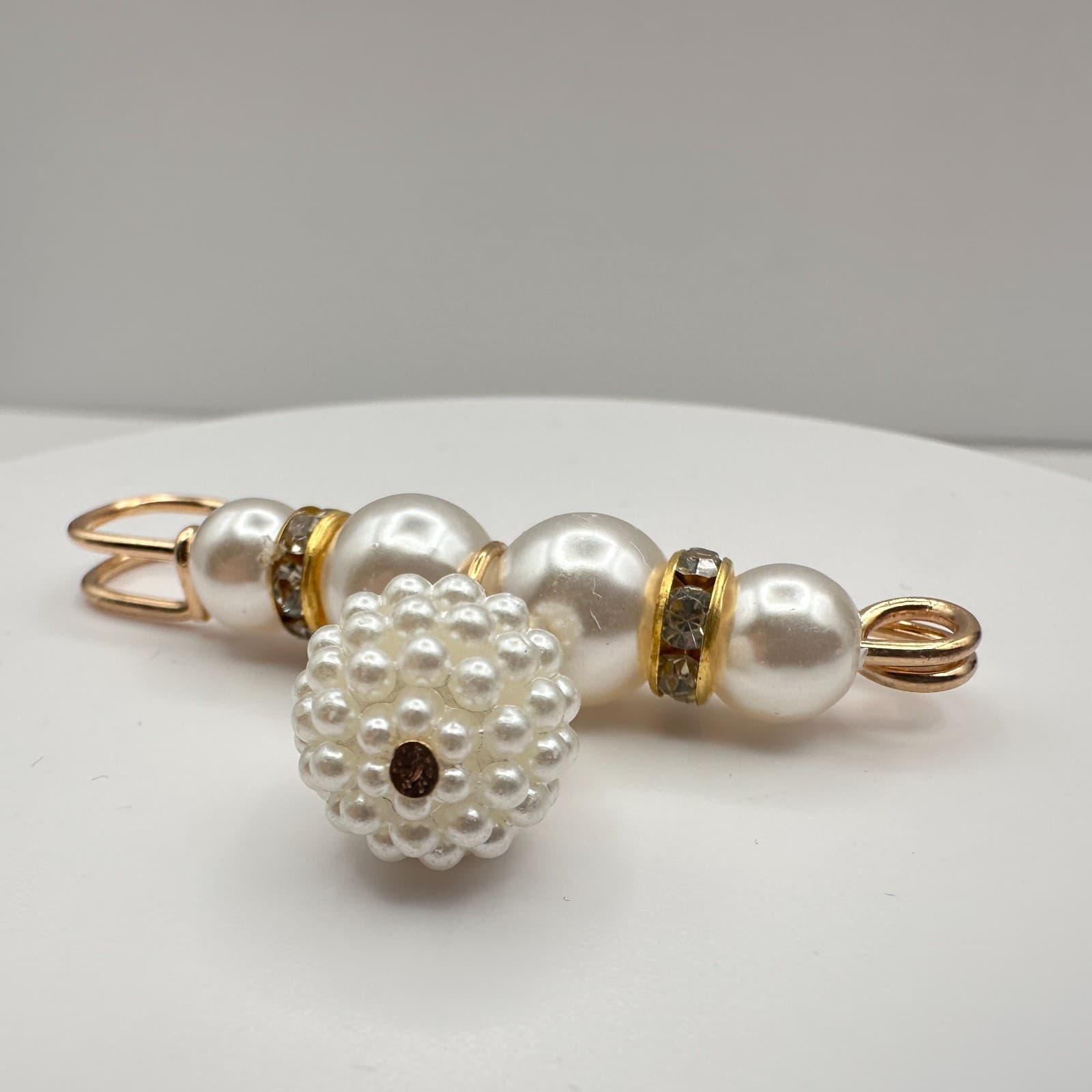 Vintage 90s Faux Pearl Safety Pin Gold Tone Rhinestone Charm Women's Jewelry - Thumbnail 3
