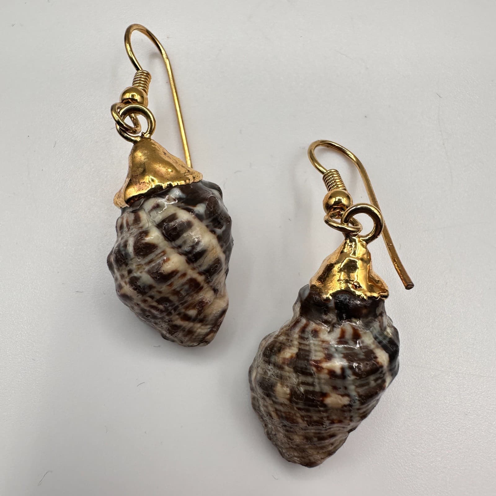 Vintage 90s Sea Shell Dangle Earrings Gold Tone Beach Women's Classic Jewelry - Thumbnail 2