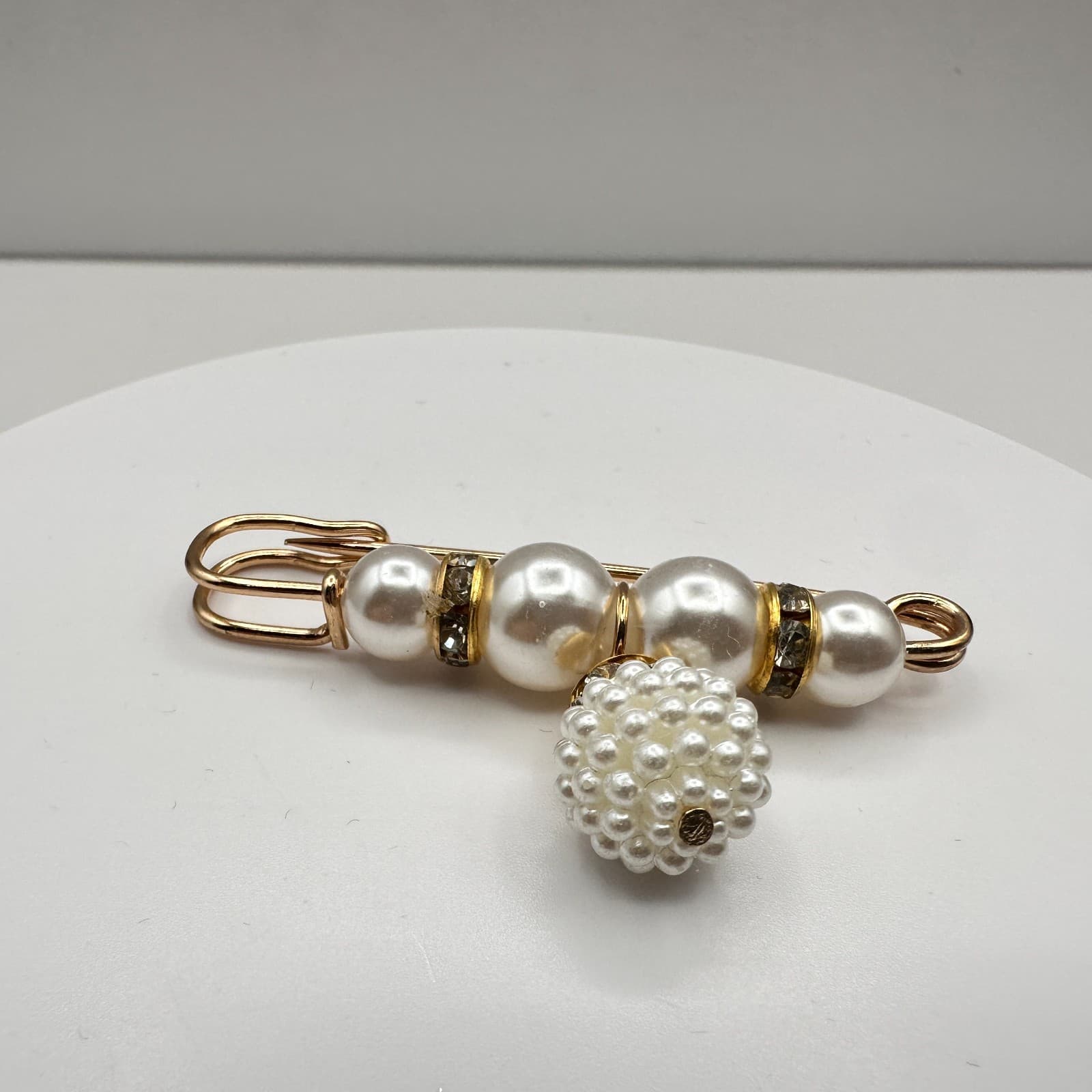 Vintage 90s Faux Pearl Safety Pin Gold Tone Rhinestone Charm Women's Jewelry - Image 1