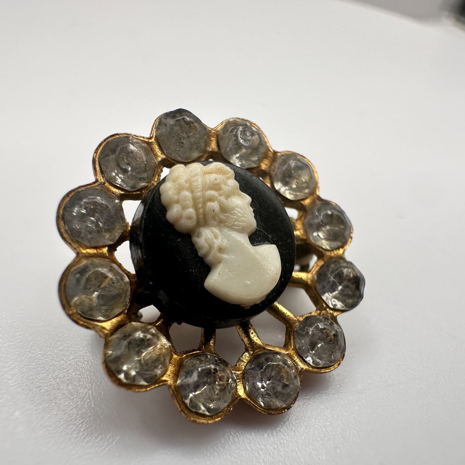 Vintage 90s Cameo Brooch Pin Clear Rhinestone Gold Tone Women's Classic Jewelry - Thumbnail 3
