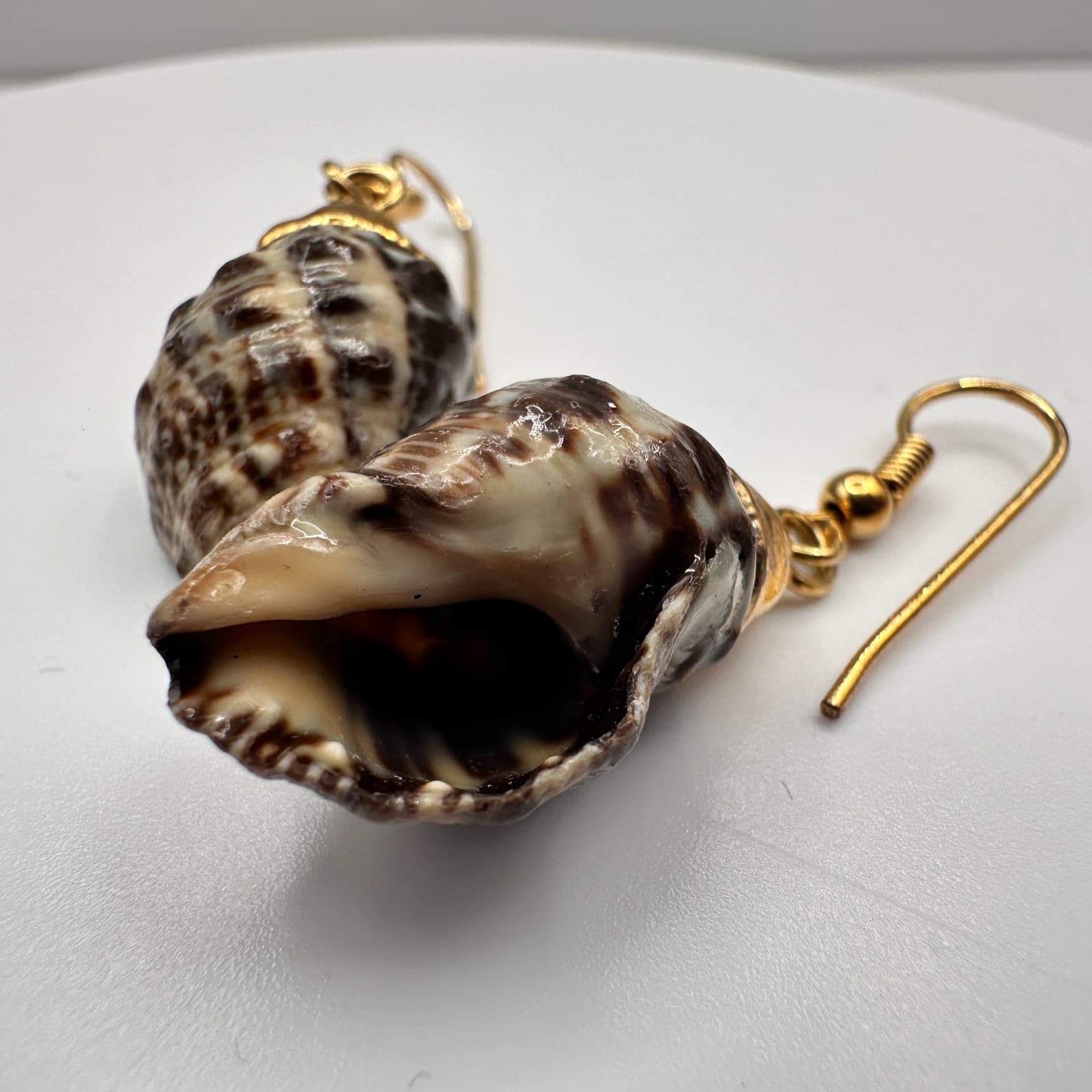Vintage 90s Sea Shell Dangle Earrings Gold Tone Beach Women's Classic Jewelry - Thumbnail 6