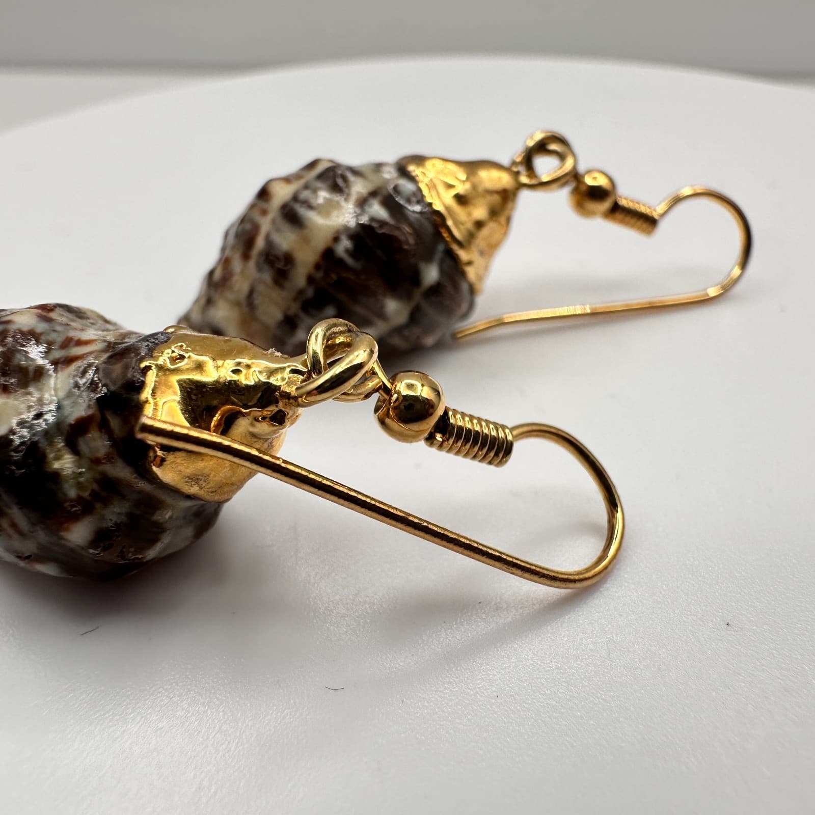 Vintage 90s Sea Shell Dangle Earrings Gold Tone Beach Women's Classic Jewelry - Thumbnail 5