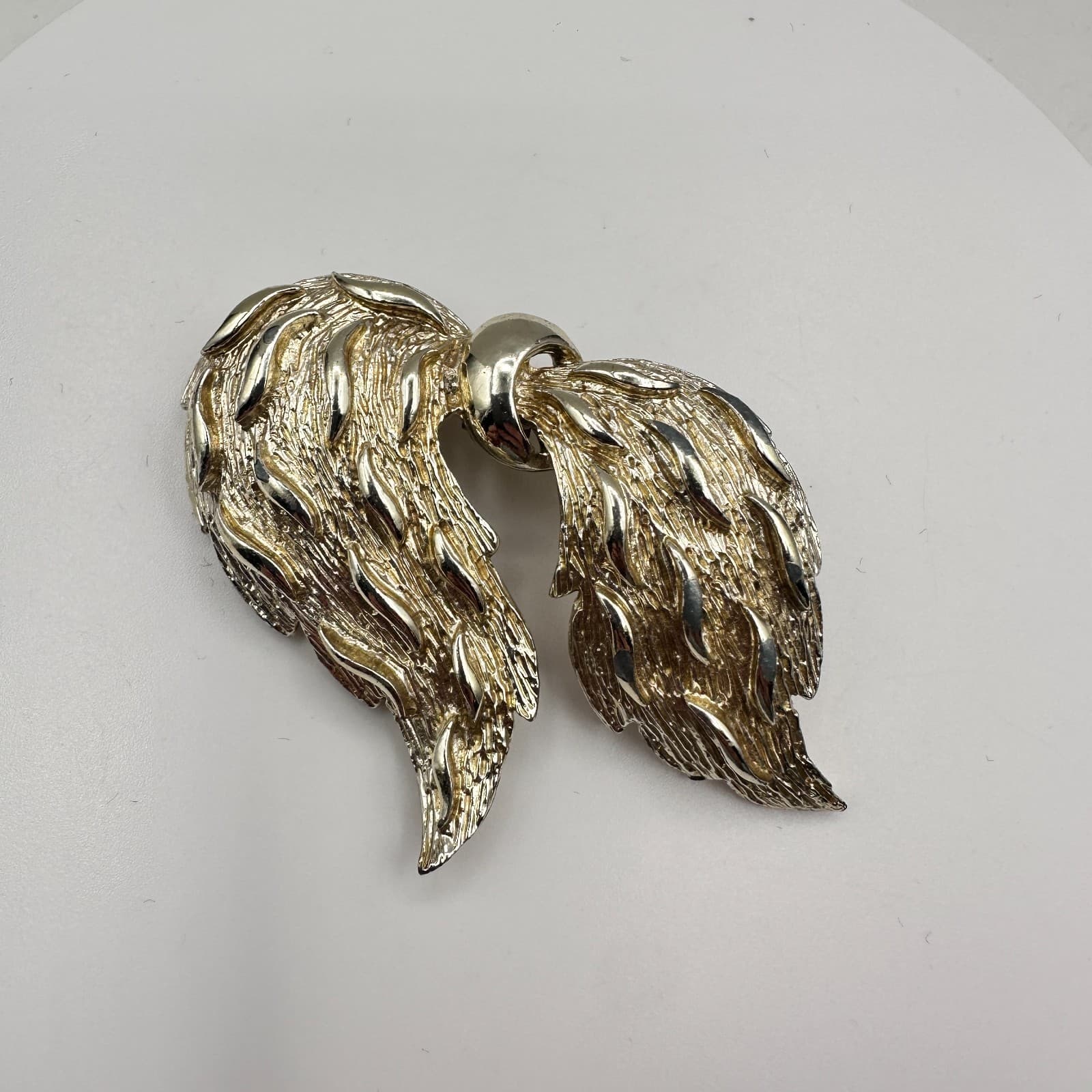 Vintage 80s Gold Tone Textured Feather Wing Brooch Pin Statement Fashion Jewelry - Image 1