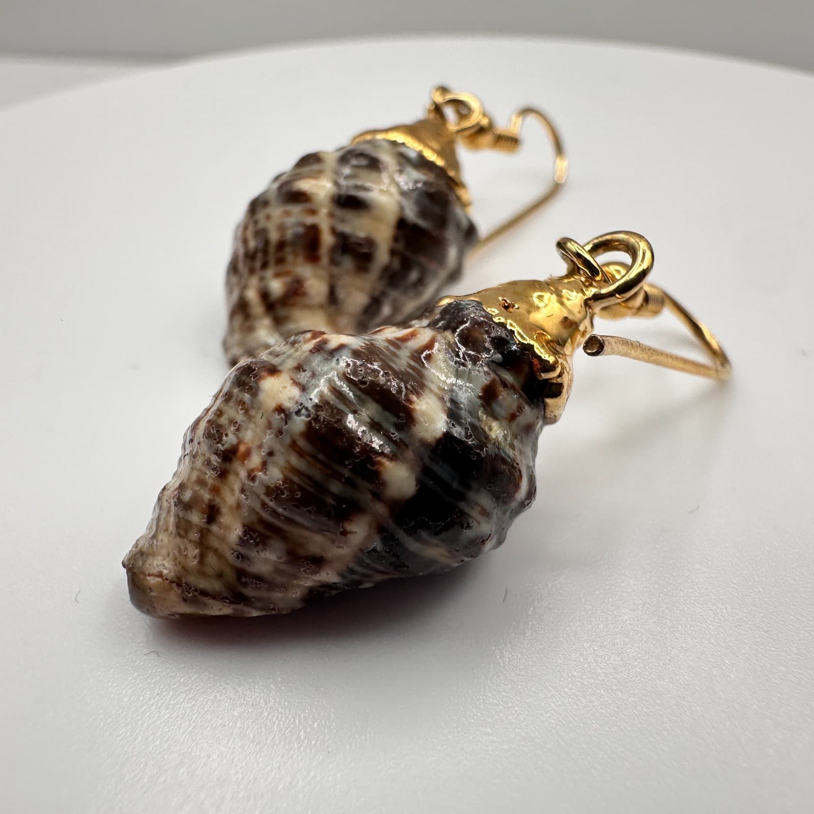 Vintage 90s Sea Shell Dangle Earrings Gold Tone Beach Women's Classic Jewelry - Thumbnail 3