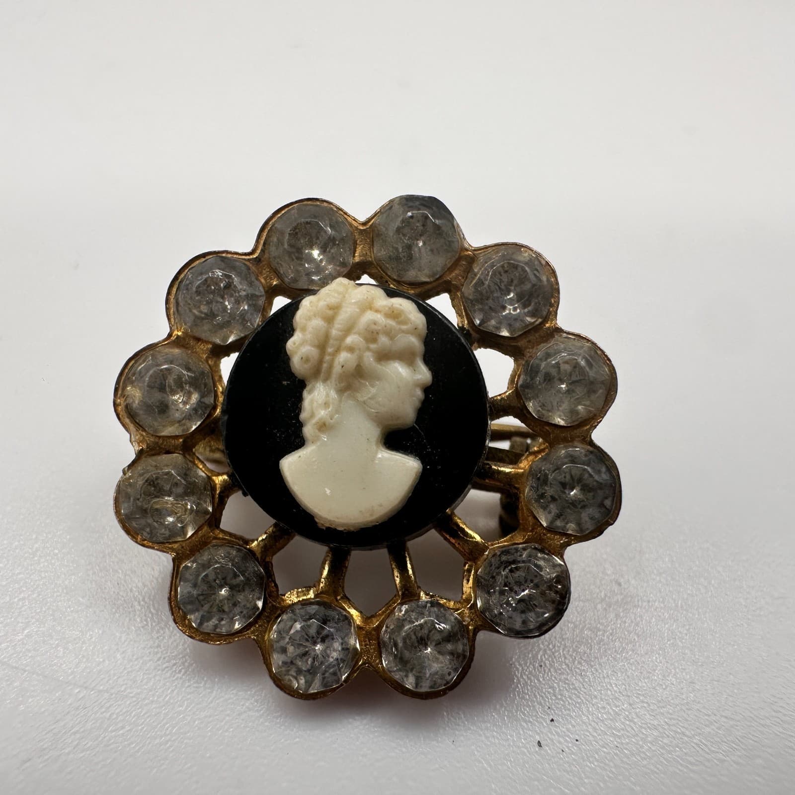 Vintage 90s Cameo Brooch Pin Clear Rhinestone Gold Tone Women's Classic Jewelry - Thumbnail 2