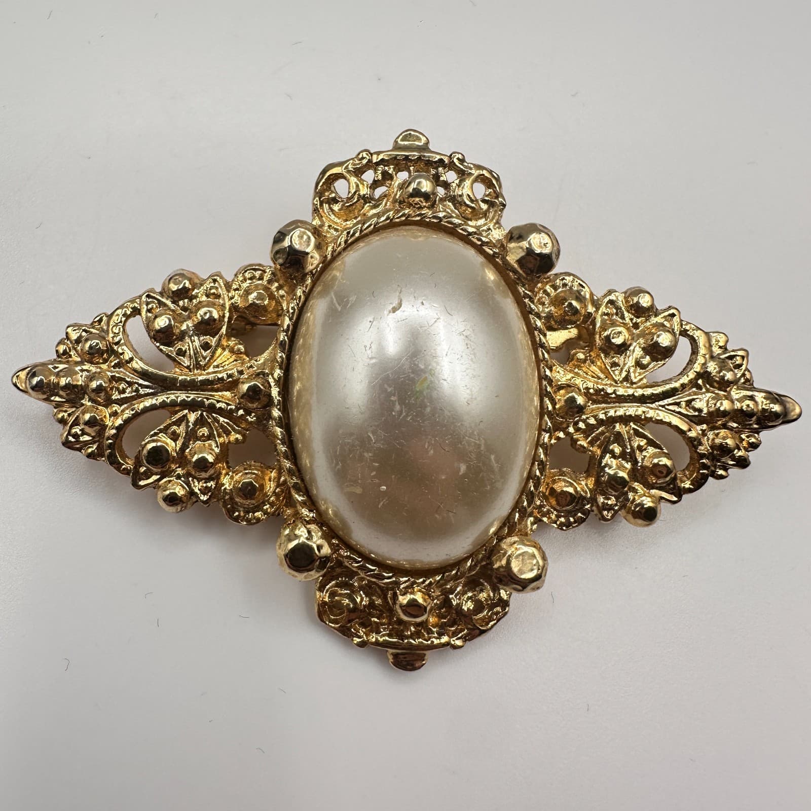 Vintage 90s Gold Tone Oval Faux Pearl Brooch Pin Ornate Filigree Women's Jewelry - Image 1