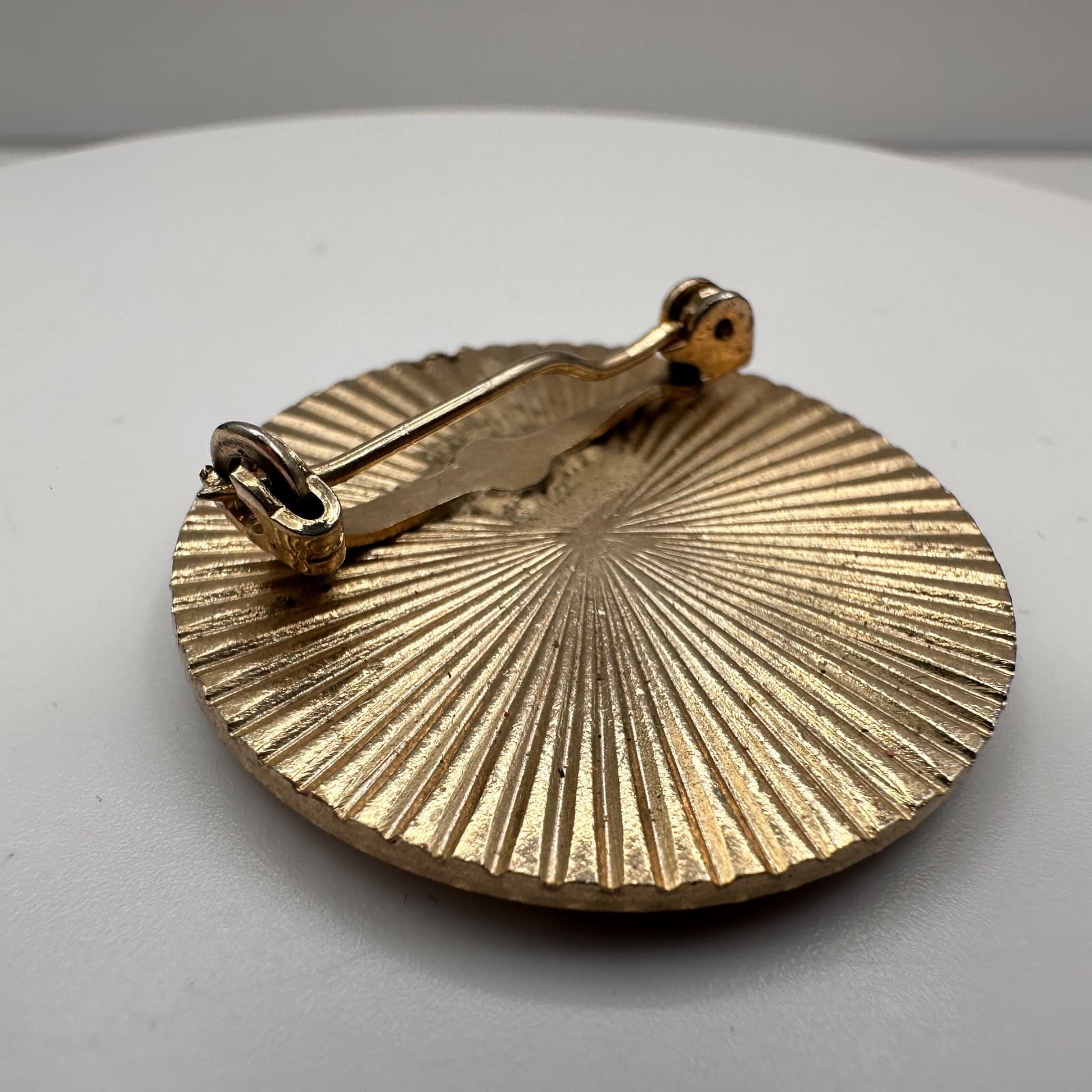 Vintage 80s Gold Tone Elephant Round Brooch Pin Women's Classic Fashion Jewelry - Thumbnail 4