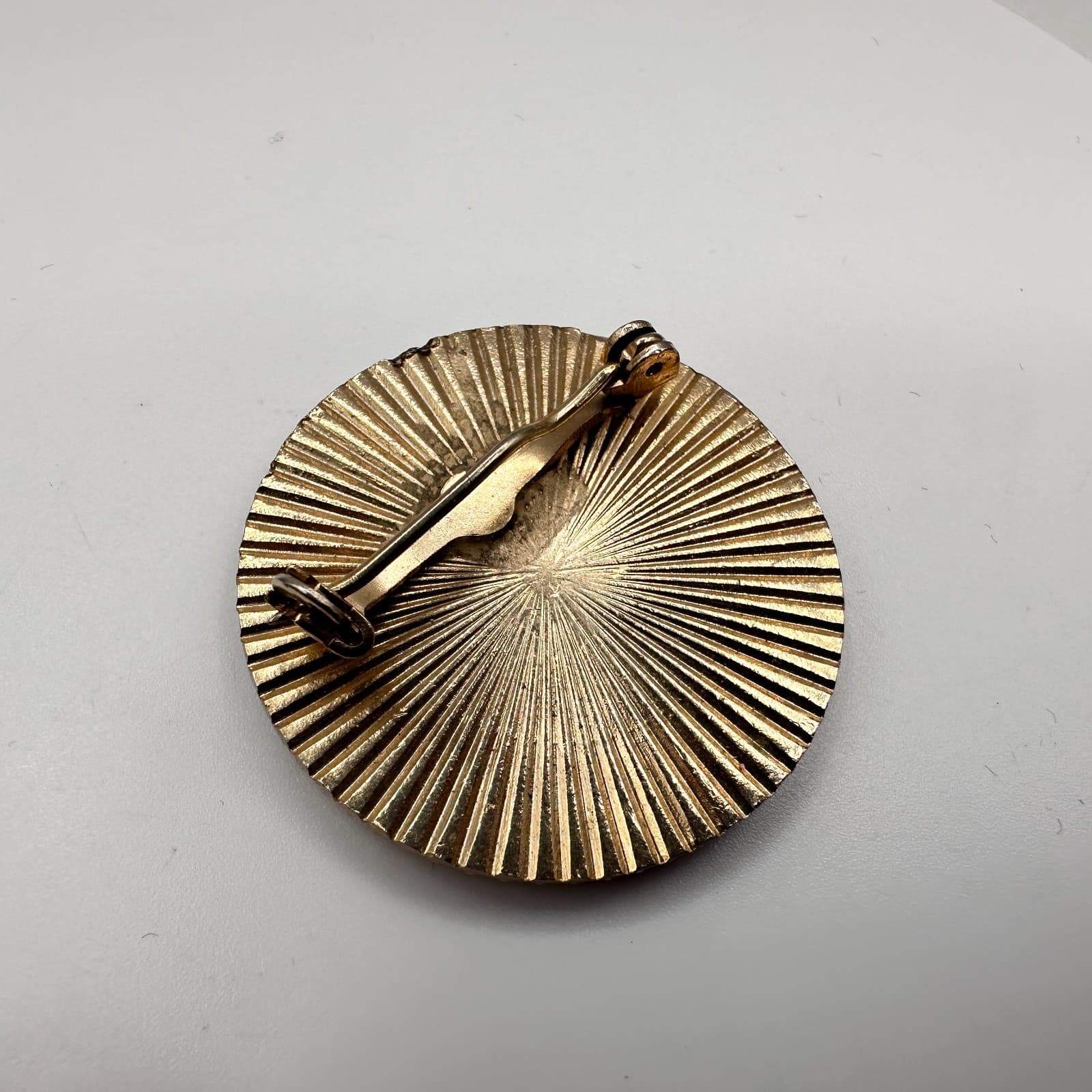 Vintage 80s Gold Tone Elephant Round Brooch Pin Women's Classic Fashion Jewelry - Thumbnail 5