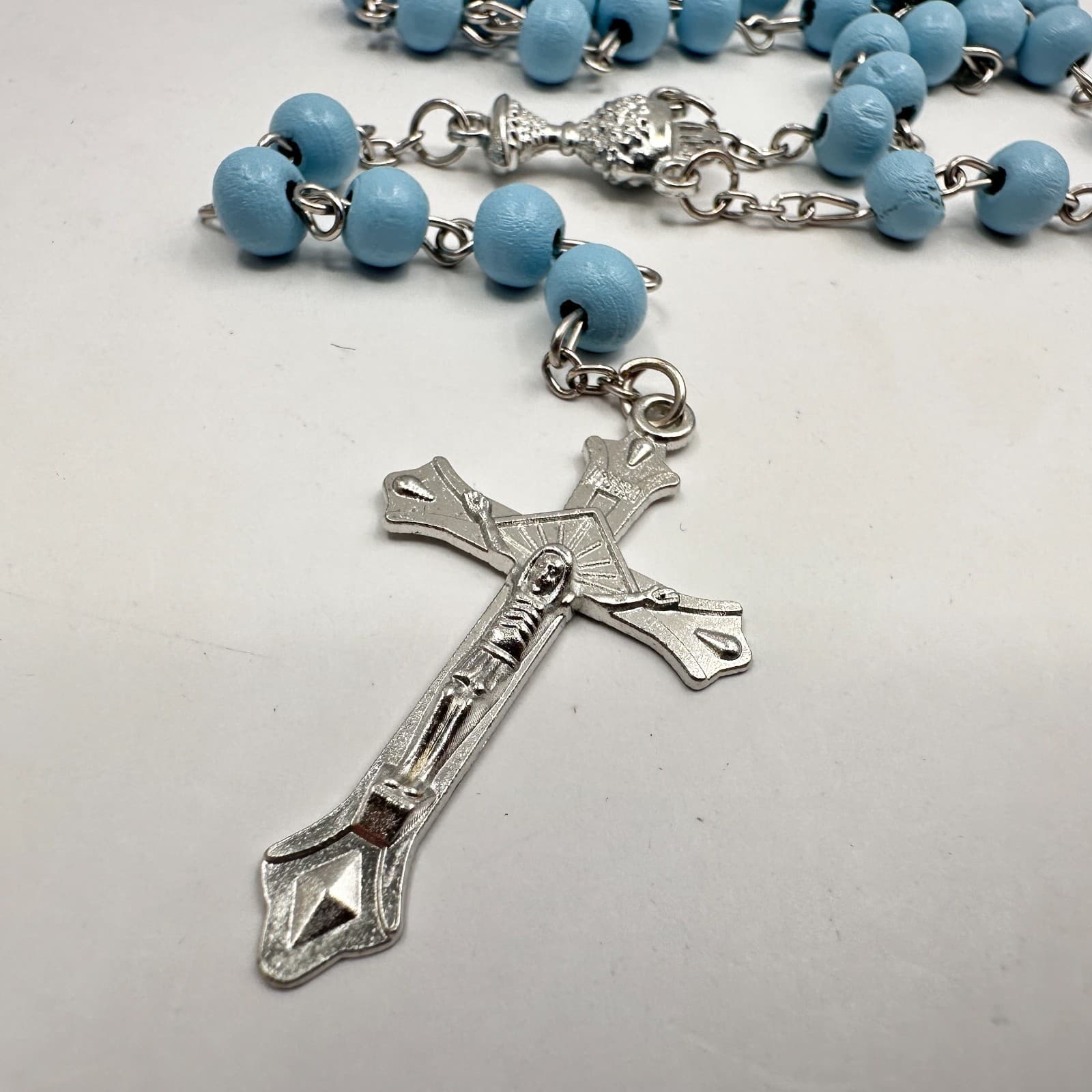 Vintage 90s Light Blue Beaded Crucifix Pendant Necklace Silver Tone Jewelry - Thumbnail 3