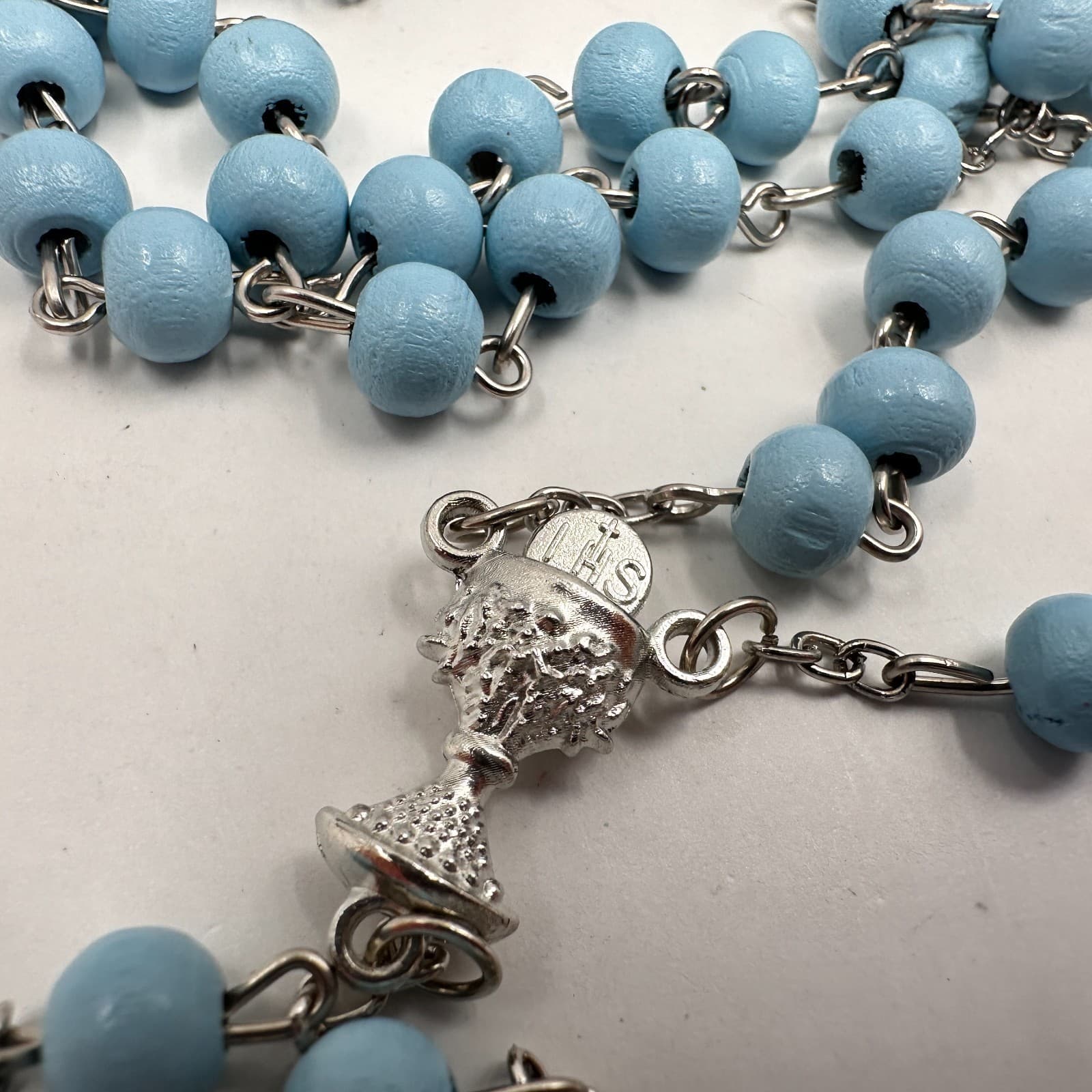 Vintage 90s Light Blue Beaded Crucifix Pendant Necklace Silver Tone Jewelry - Thumbnail 4