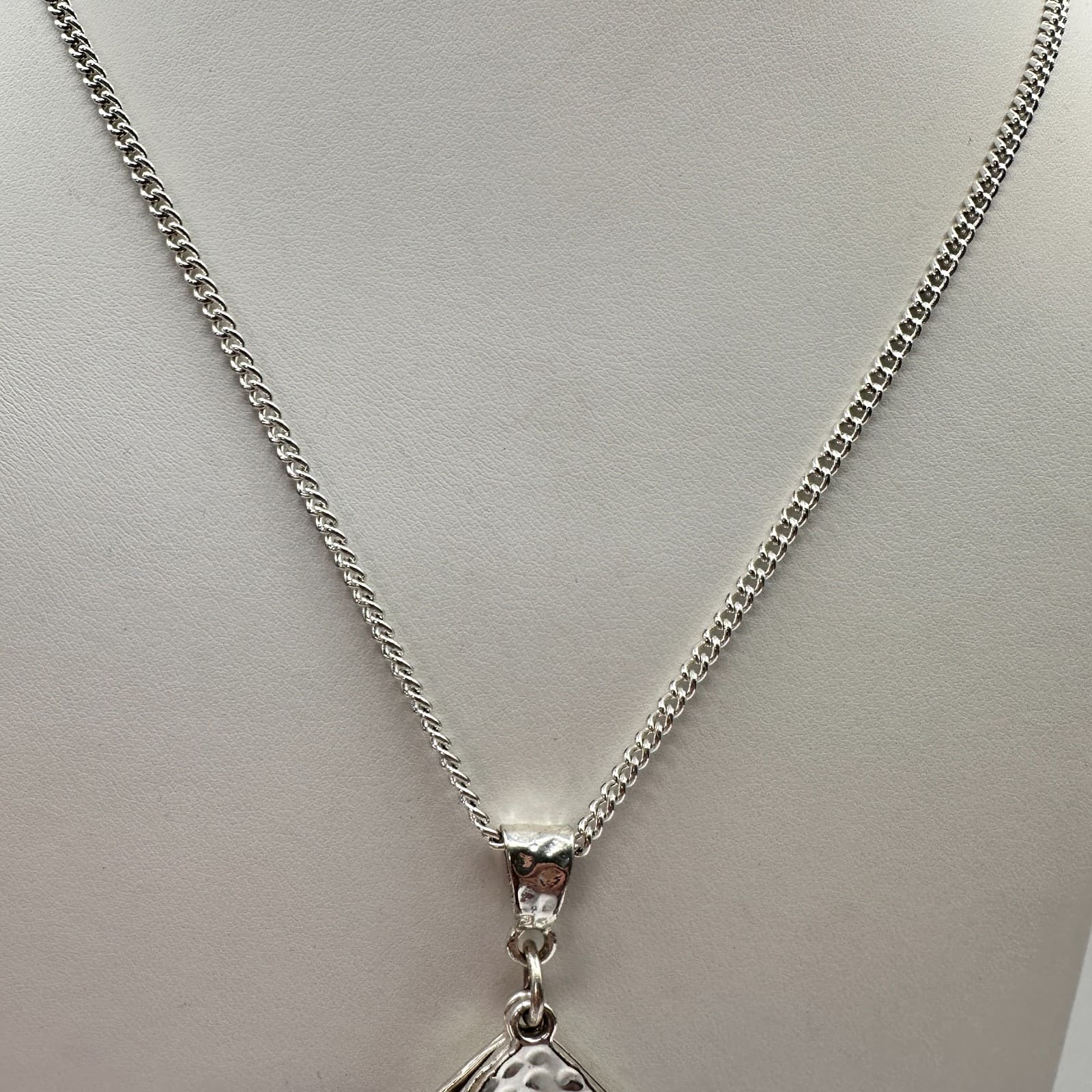 Vintage 90s Triple Tier Hammered Teardrop Pendant Necklace Silver Tone Jewelry - Thumbnail 8