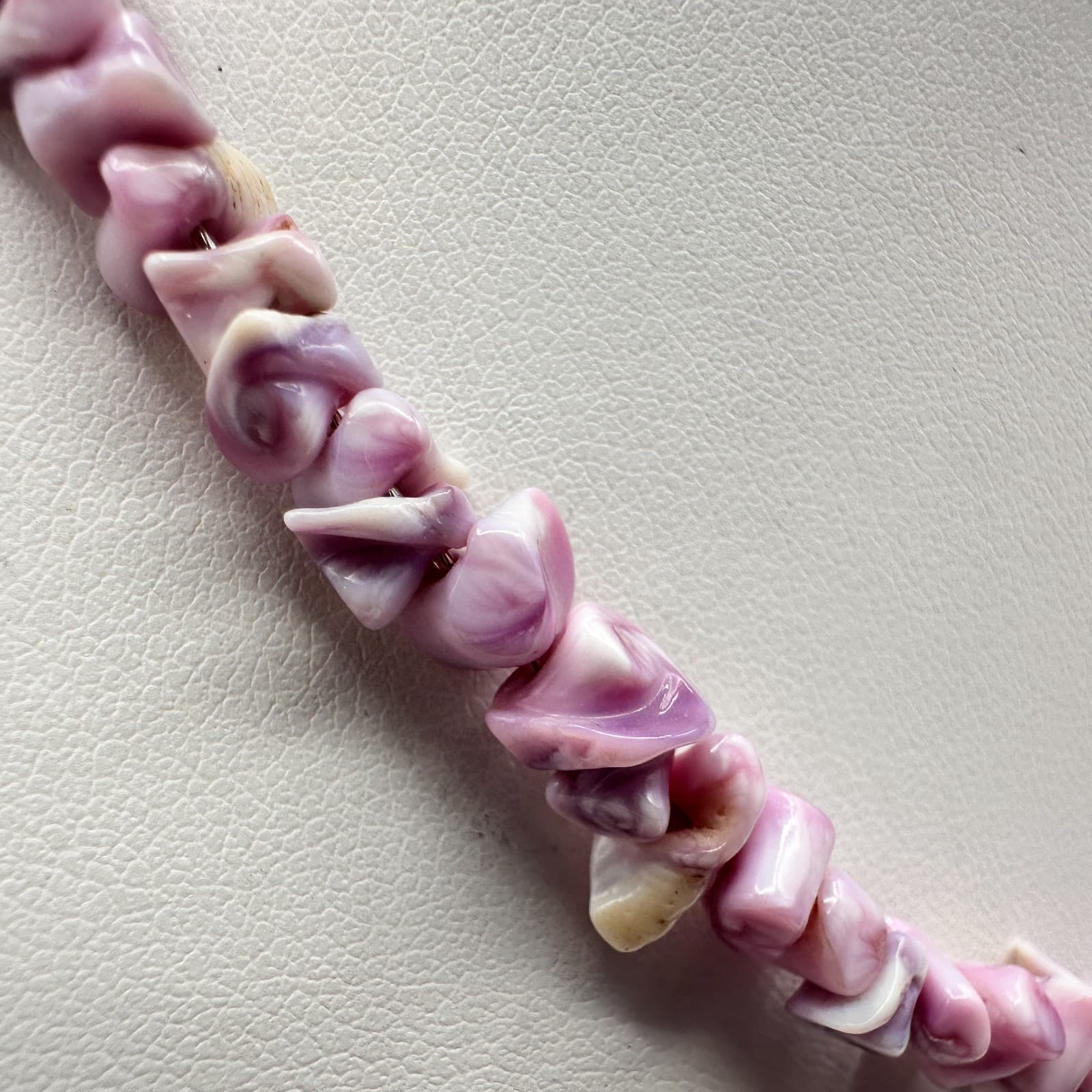 Vintage 90s Shell Chip Gold Tone Necklace Retro Women's Classic Fashion Jewelry - Thumbnail 5