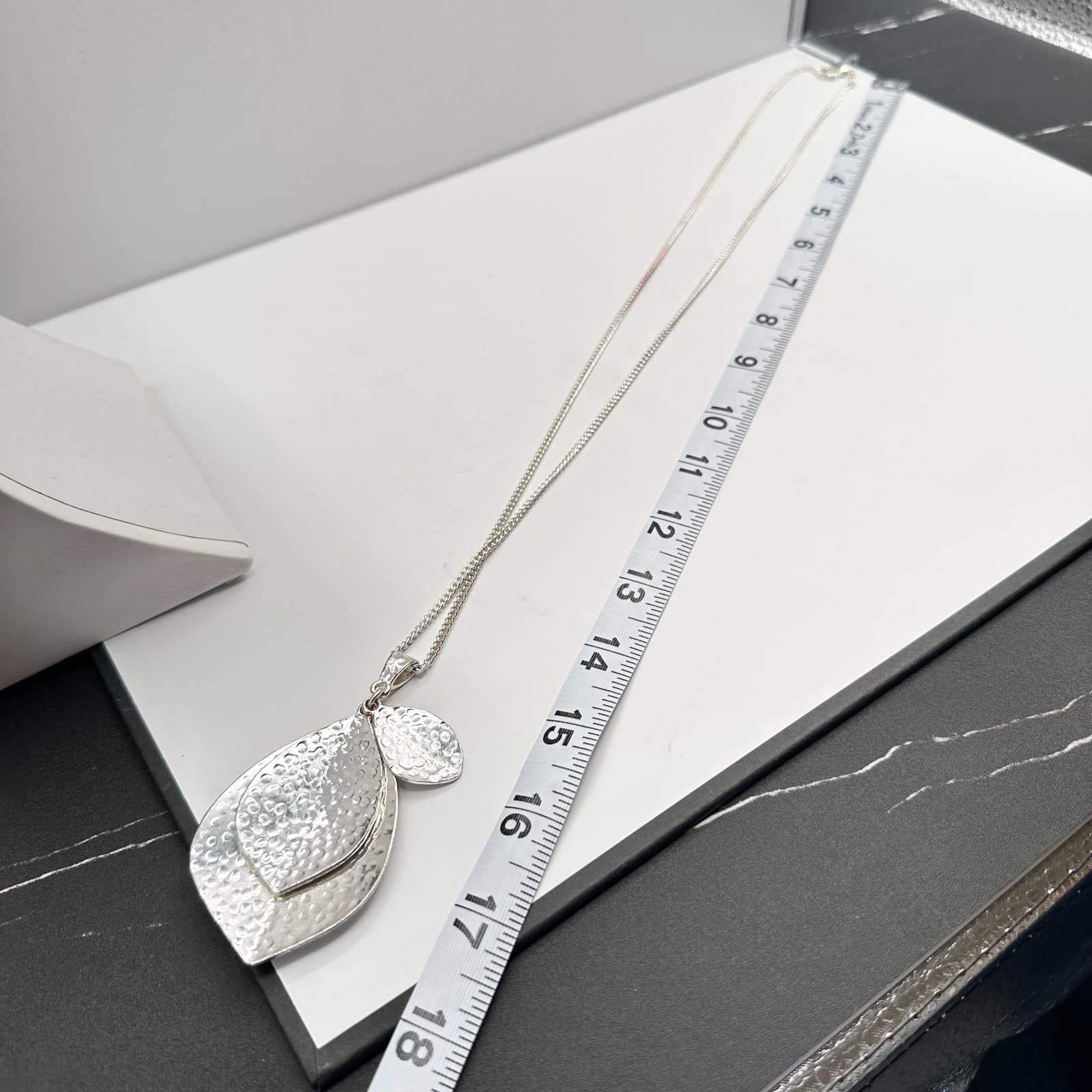 Vintage 90s Triple Tier Hammered Teardrop Pendant Necklace Silver Tone Jewelry - Thumbnail 10