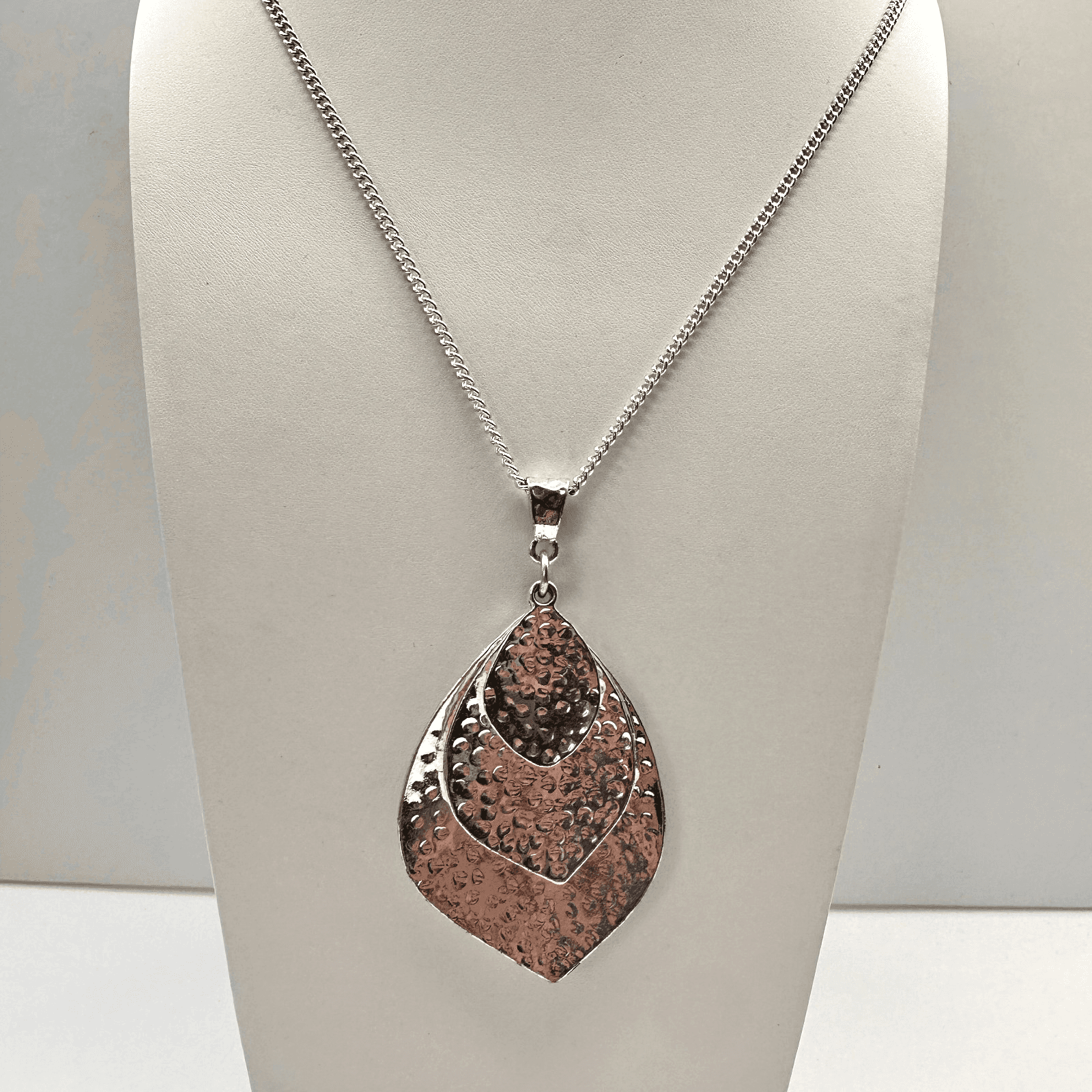 Vintage 90s Triple Tier Hammered Teardrop Pendant Necklace Silver Tone Jewelry - Thumbnail 2