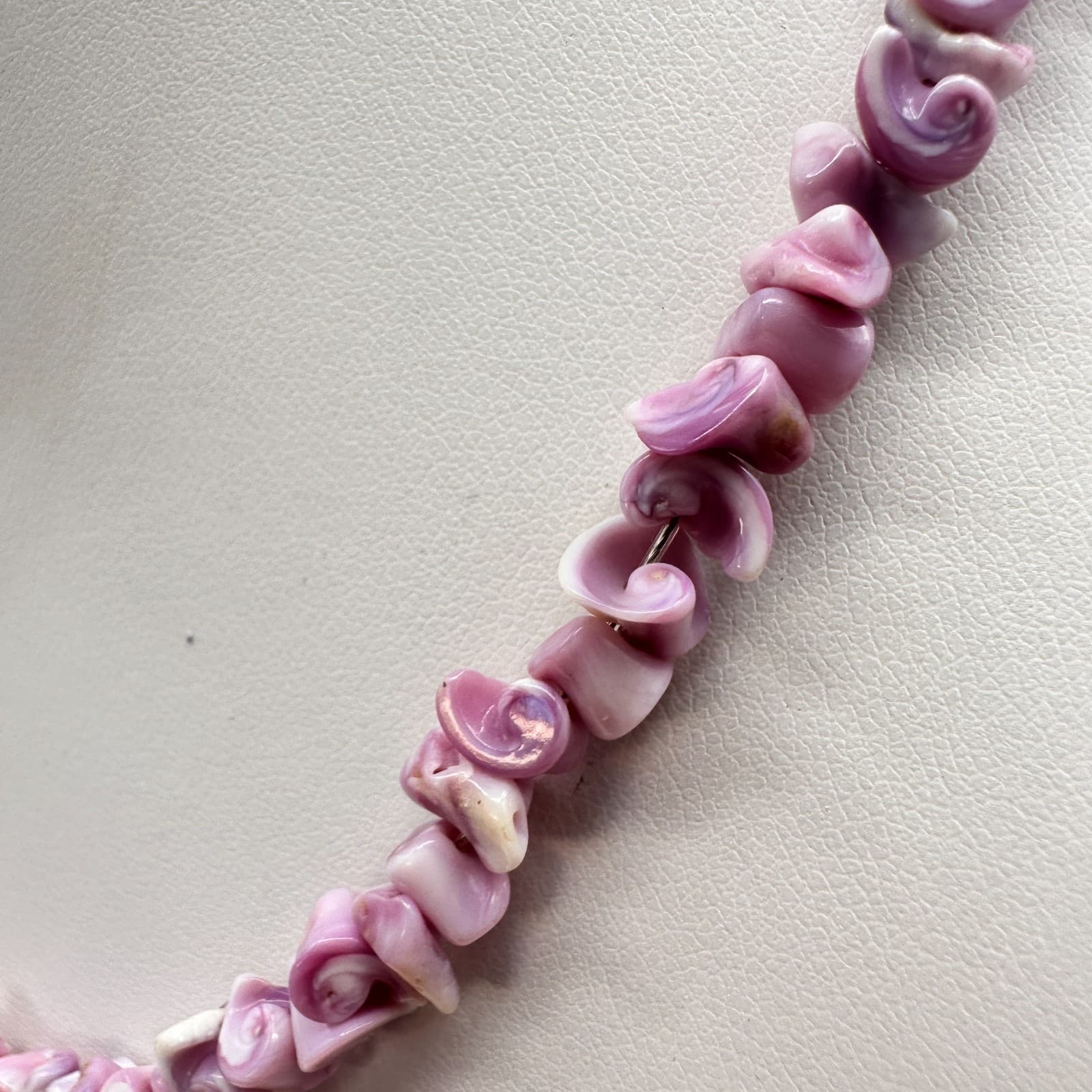 Vintage 90s Shell Chip Gold Tone Necklace Retro Women's Classic Fashion Jewelry - Thumbnail 8