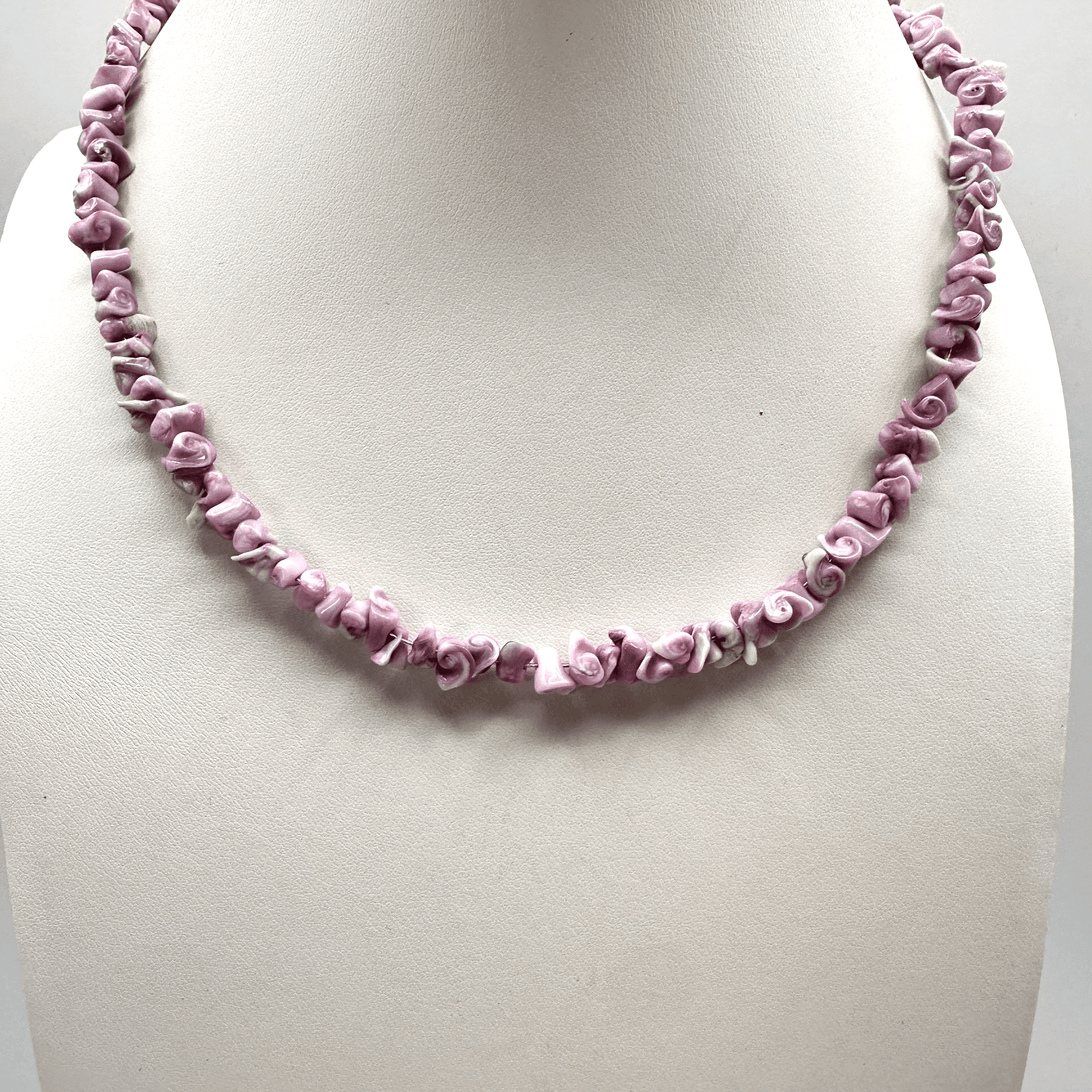 Vintage 90s Shell Chip Gold Tone Necklace Retro Women's Classic Fashion Jewelry - Thumbnail 3