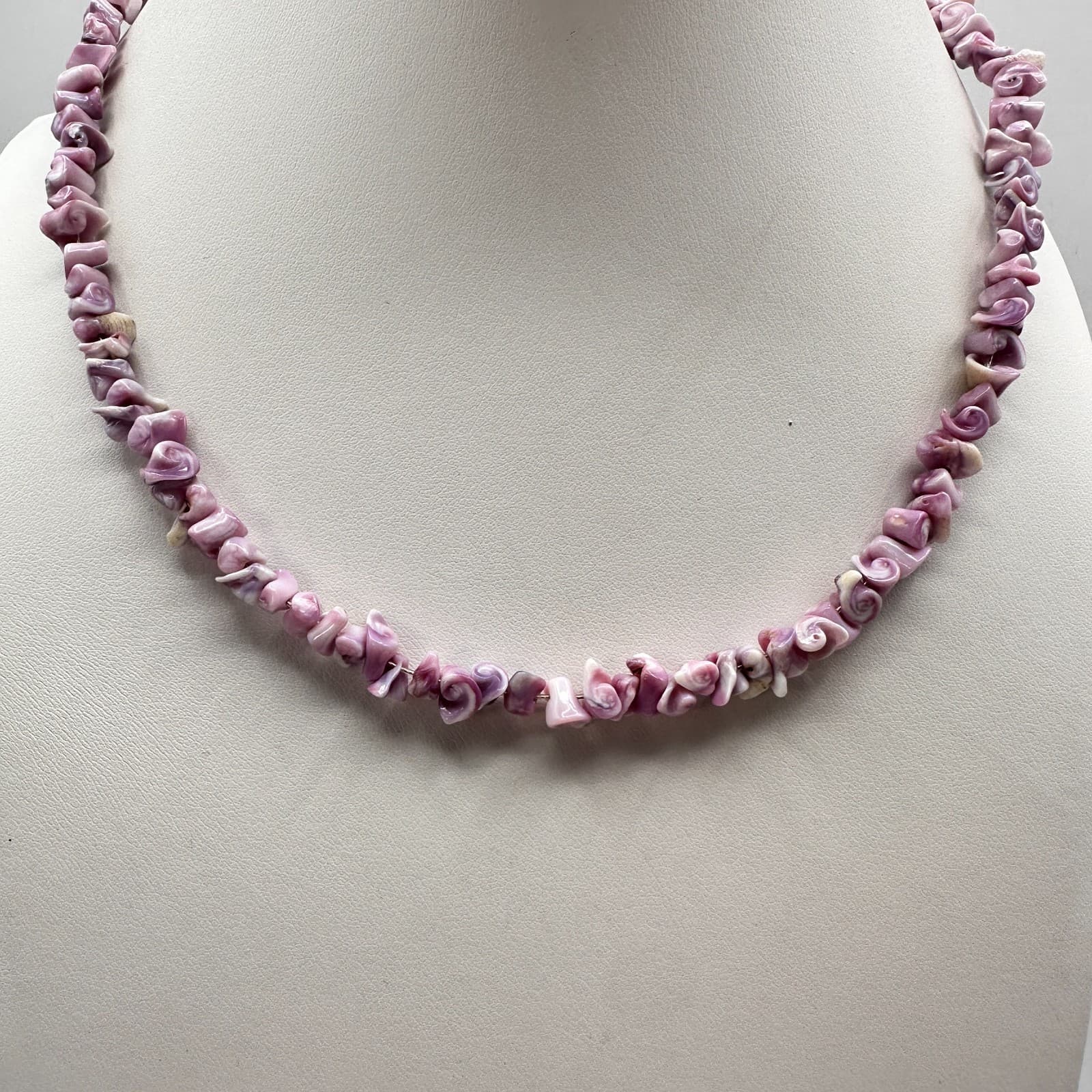 Vintage 90s Shell Chip Gold Tone Necklace Retro Women's Classic Fashion Jewelry - Thumbnail 2