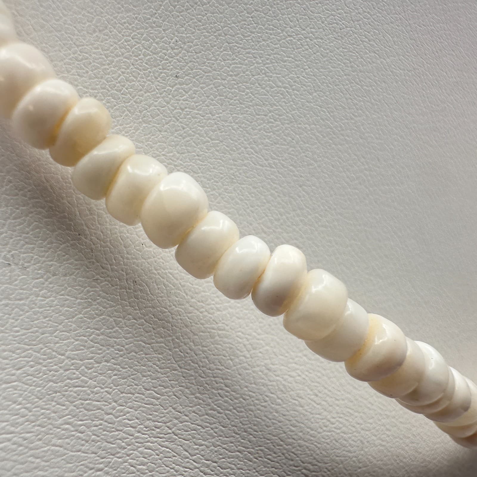 Vintage 90s White Heishe Beaded Necklace Silver Tone Women's Classic Jewelry - Thumbnail 6