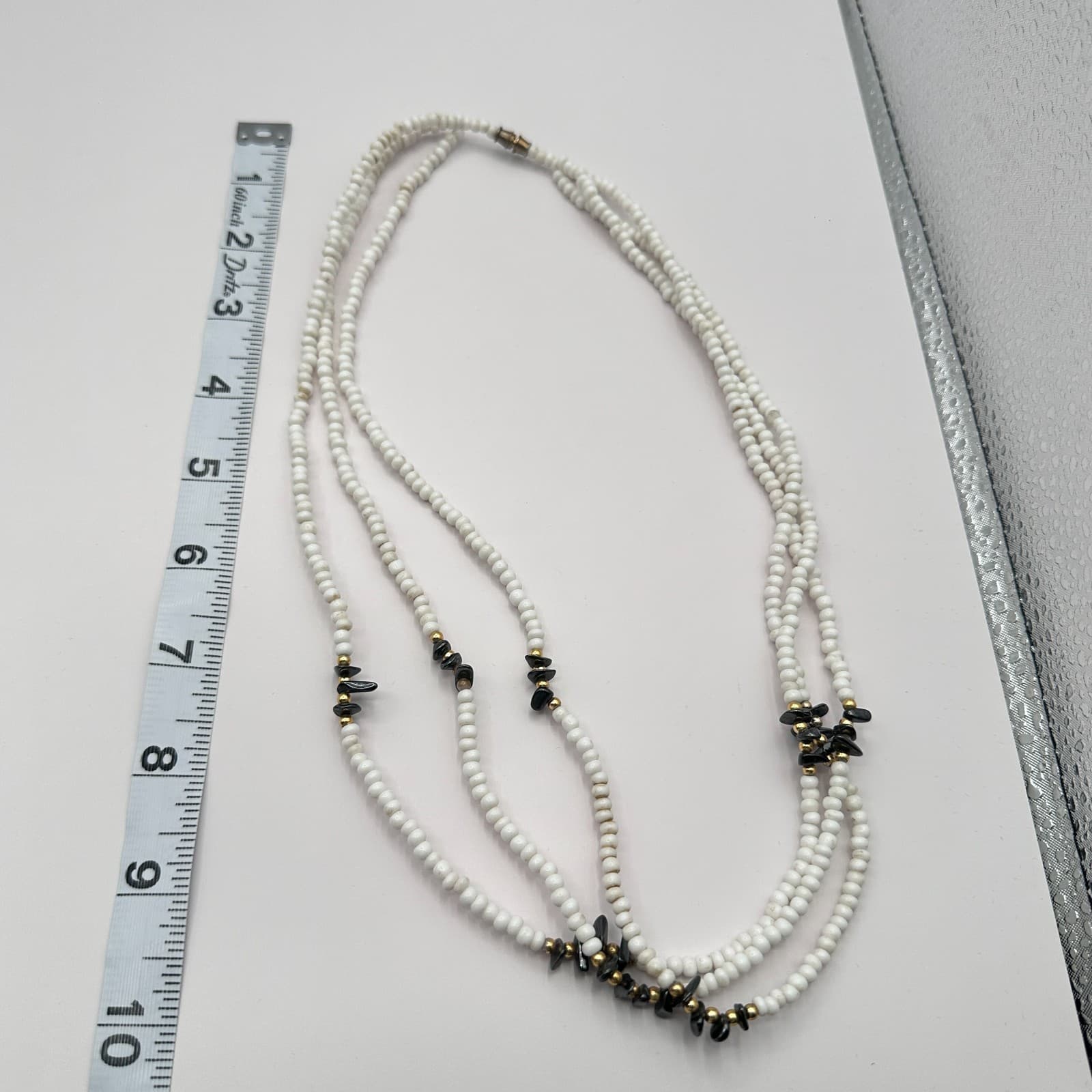 Vintage 90s Gold Tone Multi Strand White Seed Beaded Chips Necklace Jewelry - Thumbnail 10