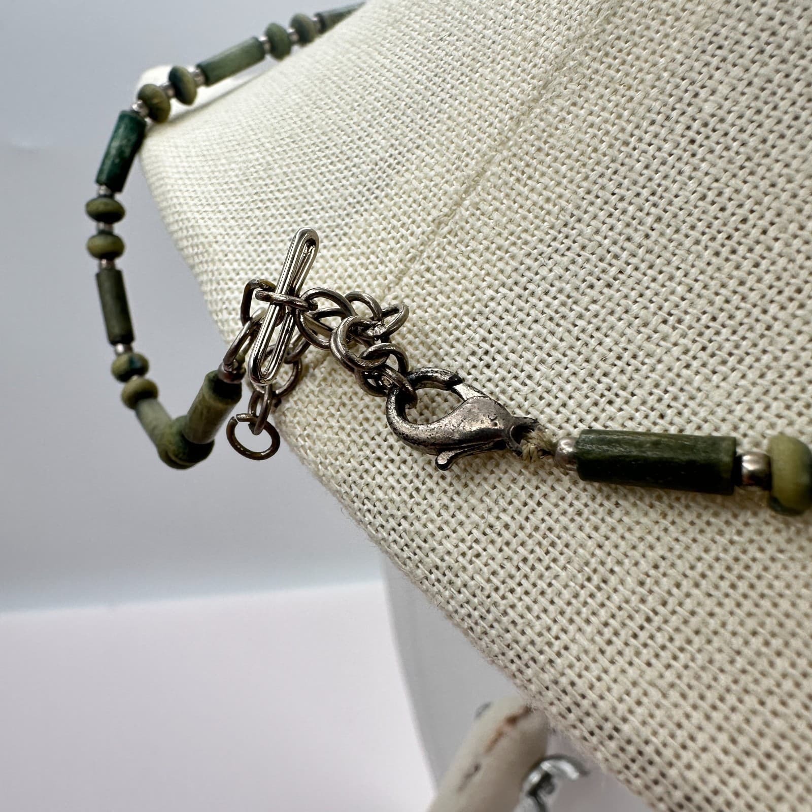 Vintage 90s Green Tube & Flat Disc Stone Beaded Necklace Silver Tone Jewelry - Thumbnail 9
