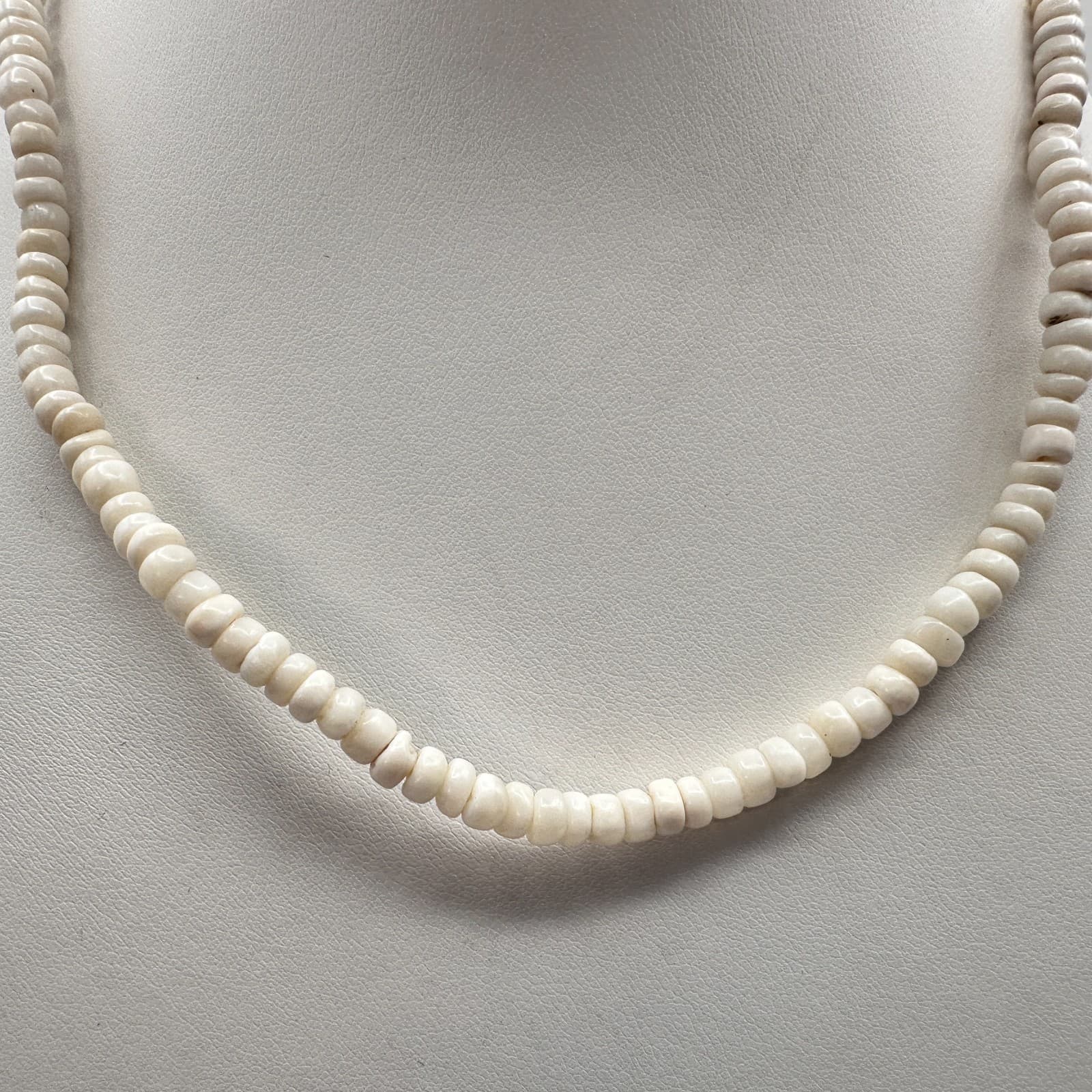 Vintage 90s White Heishe Beaded Necklace Silver Tone Women's Classic Jewelry - Thumbnail 4