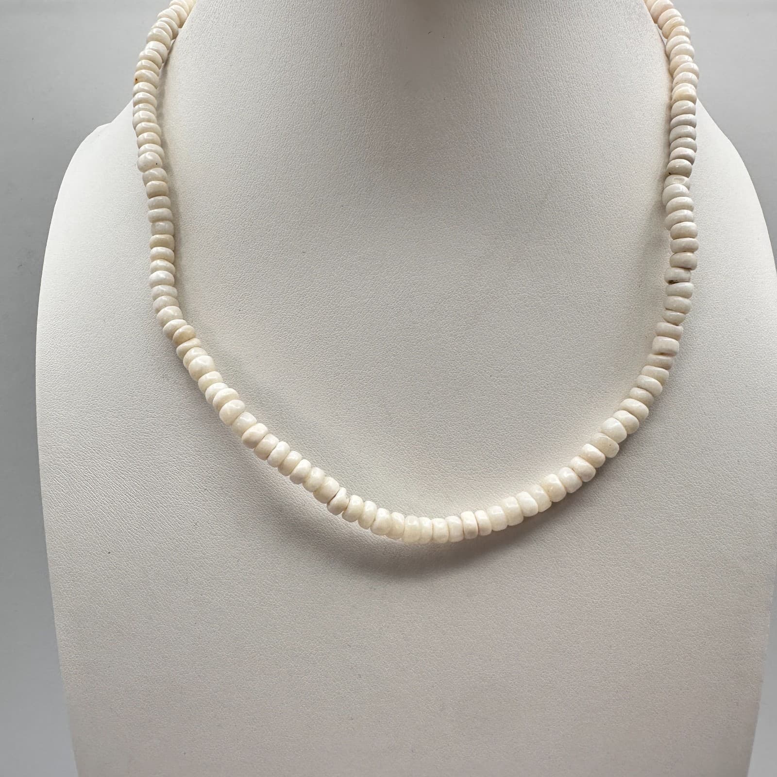 Vintage 90s White Heishe Beaded Necklace Silver Tone Women's Classic Jewelry - Thumbnail 2