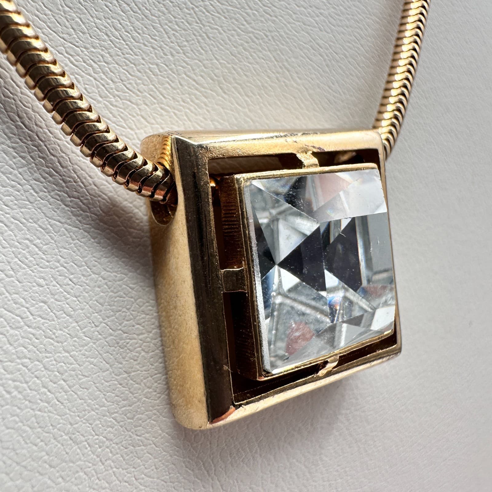 Vintage 90s Avon Gold Tone Square Rhinestone Pendant Snake Skin Necklace Jewelry - Thumbnail 5