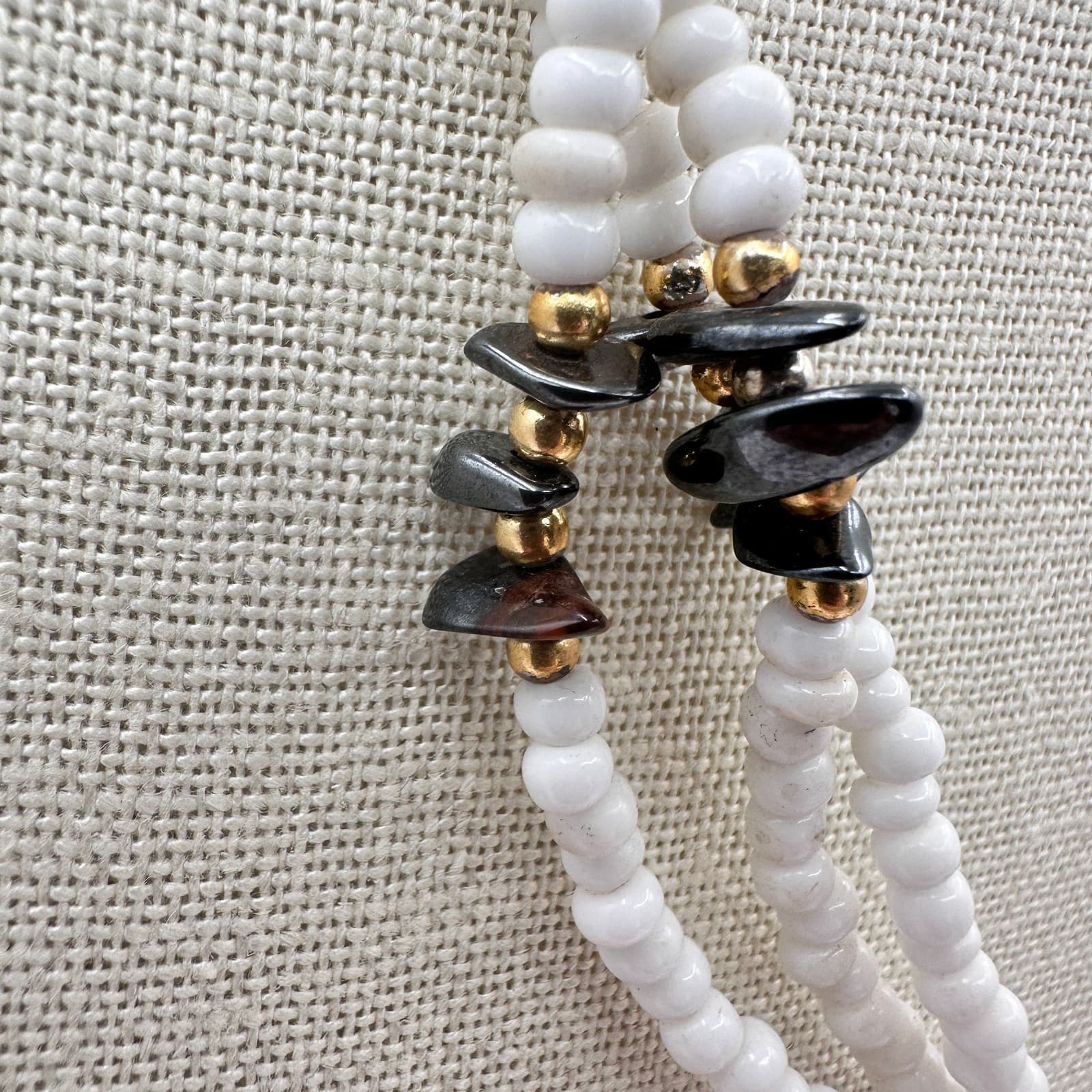 Vintage 90s Gold Tone Multi Strand White Seed Beaded Chips Necklace Jewelry - Thumbnail 4