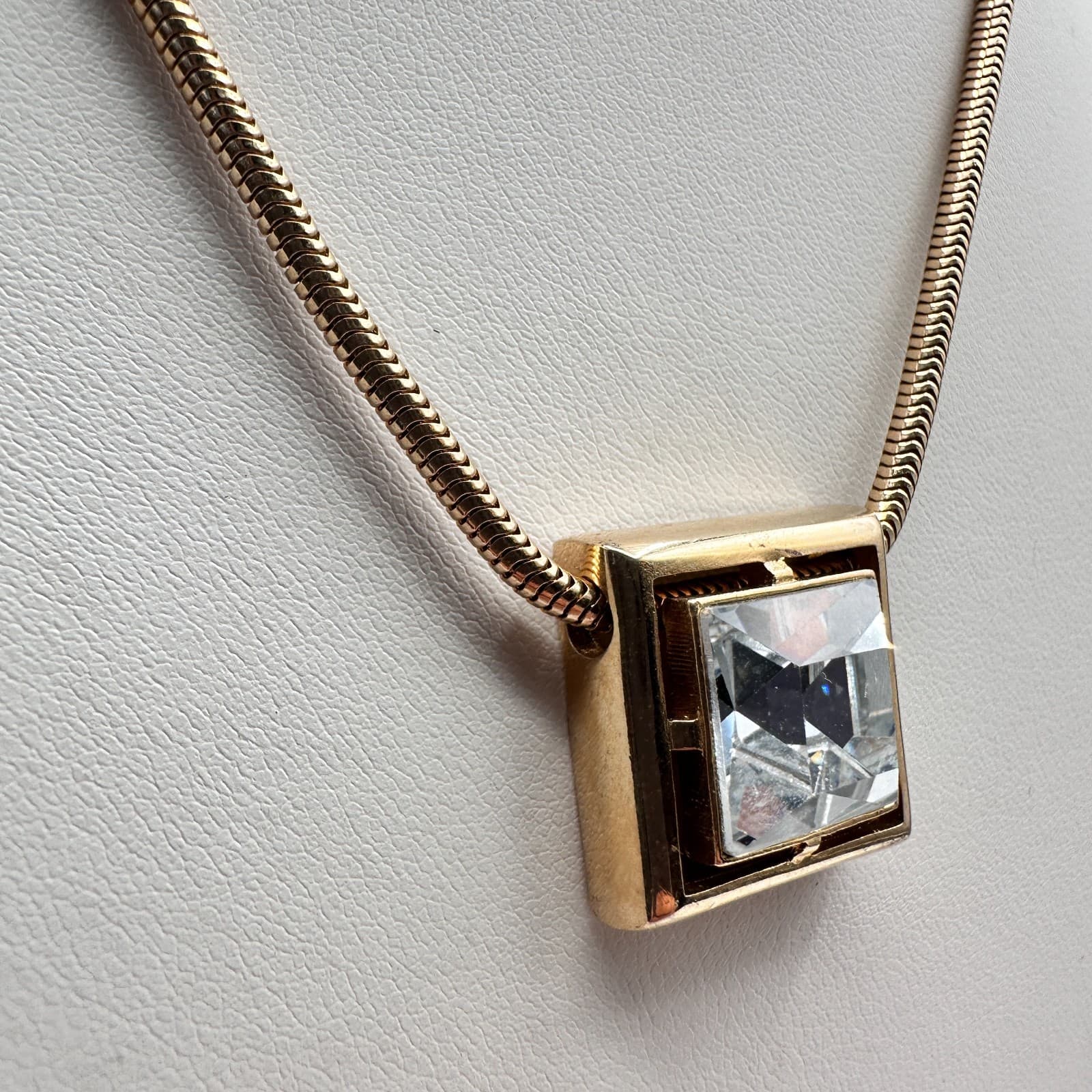Vintage 90s Avon Gold Tone Square Rhinestone Pendant Snake Skin Necklace Jewelry - Thumbnail 4