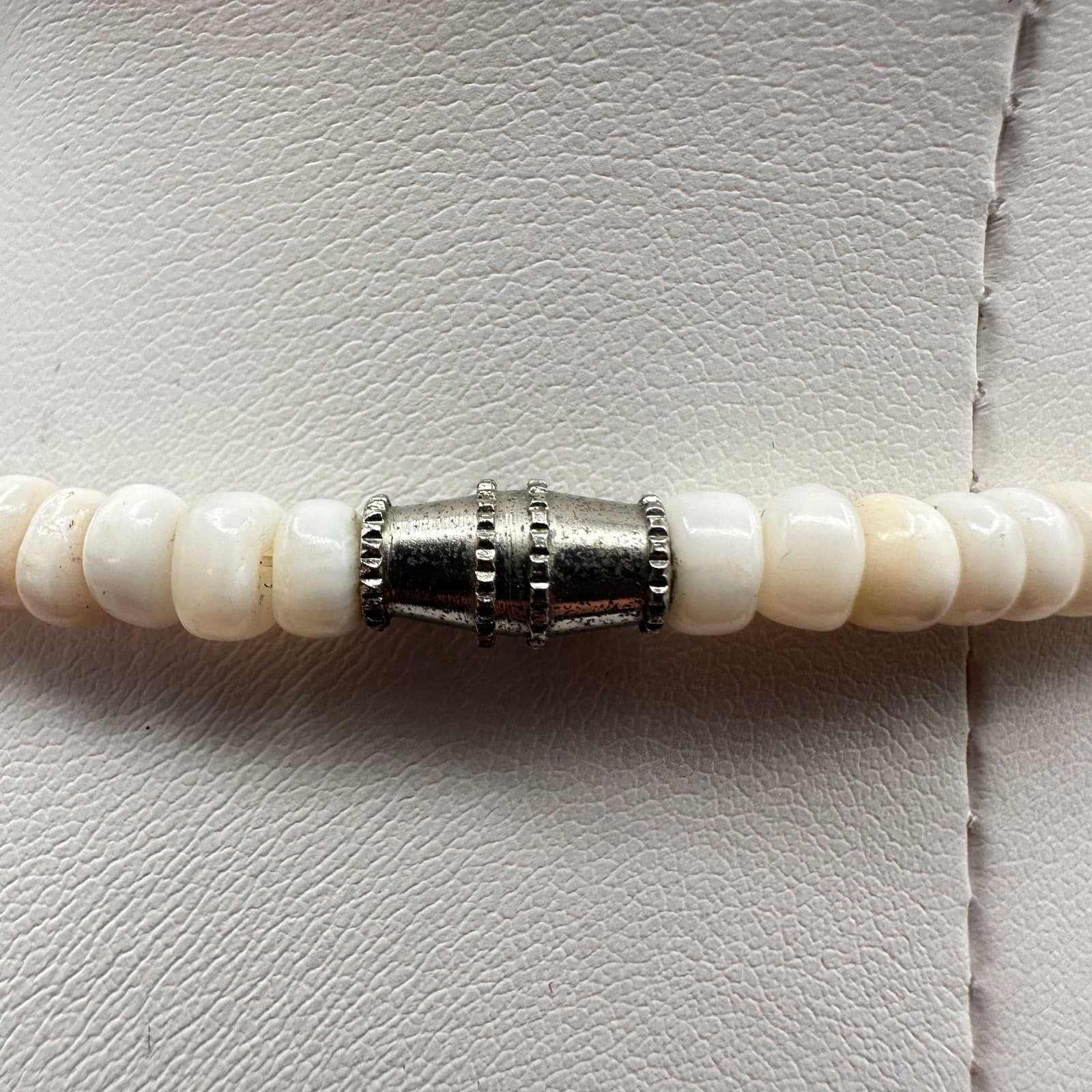 Vintage 90s White Heishe Beaded Necklace Silver Tone Women's Classic Jewelry - Thumbnail 7