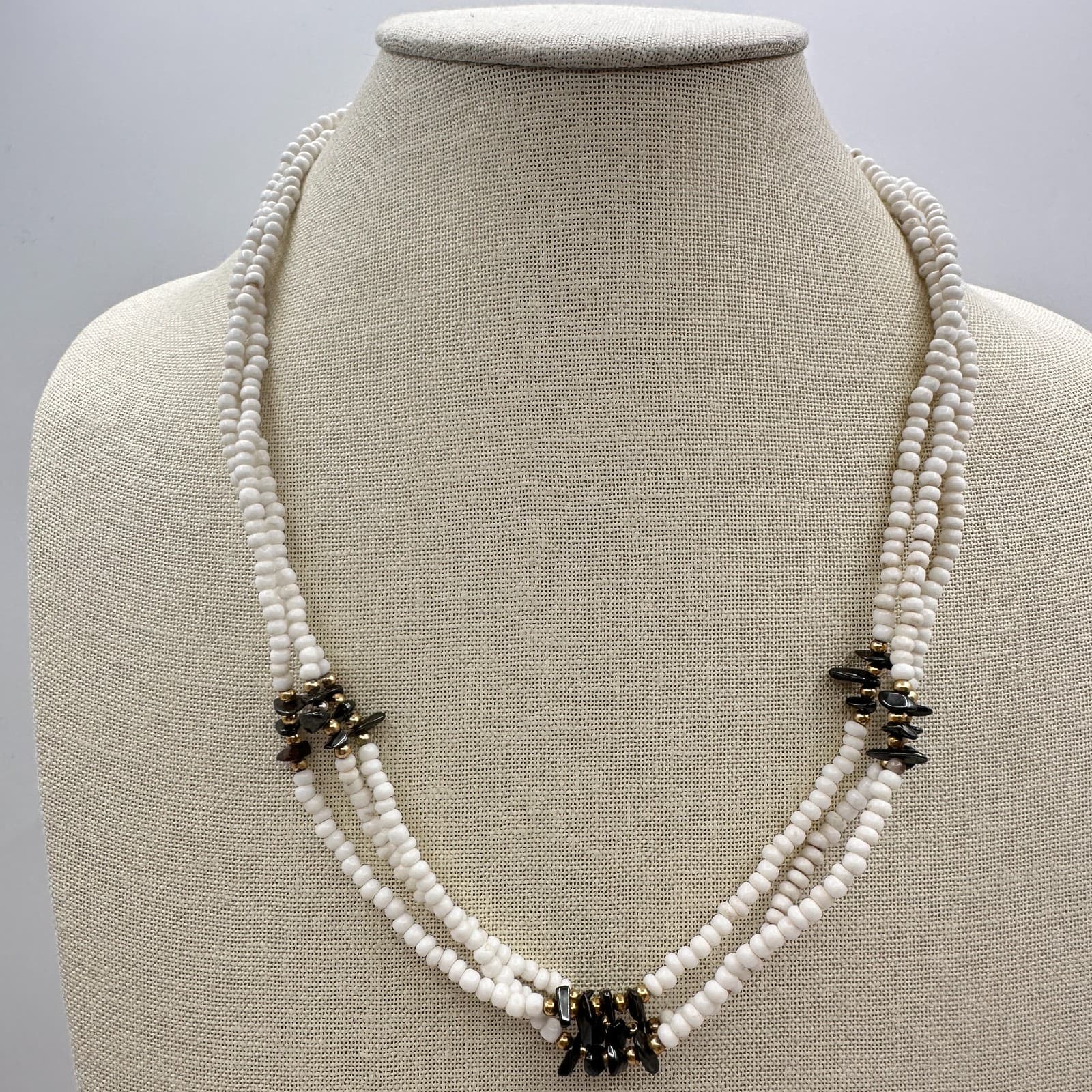 Vintage 90s Gold Tone Multi Strand White Seed Beaded Chips Necklace Jewelry - Image 1