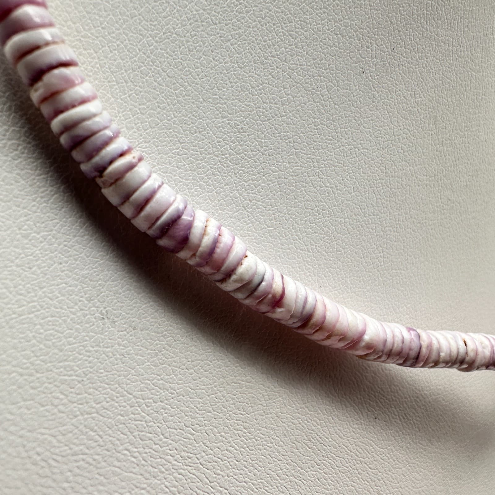 Vintage 80s 90s Purple White Shell Heishi Bead Boho Beach Estate Necklace - Thumbnail 4