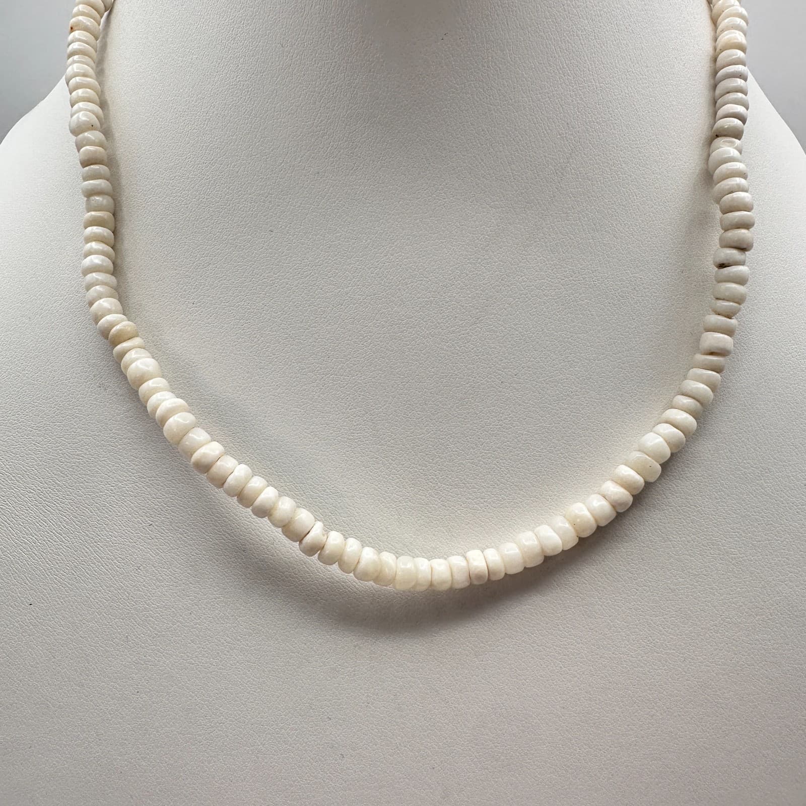 Vintage 90s White Heishe Beaded Necklace Silver Tone Women's Classic Jewelry - Thumbnail 3