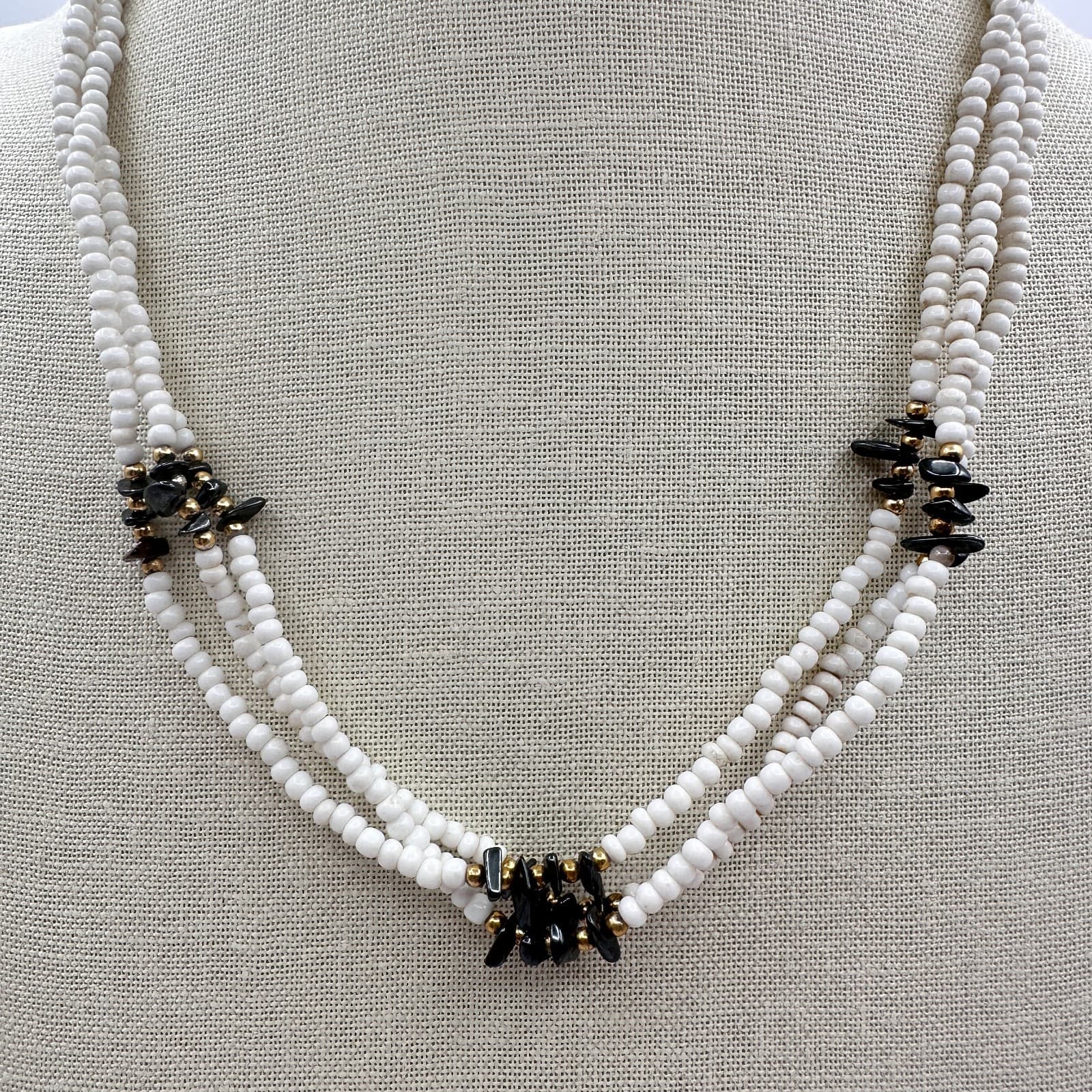 Vintage 90s Gold Tone Multi Strand White Seed Beaded Chips Necklace Jewelry - Thumbnail 6