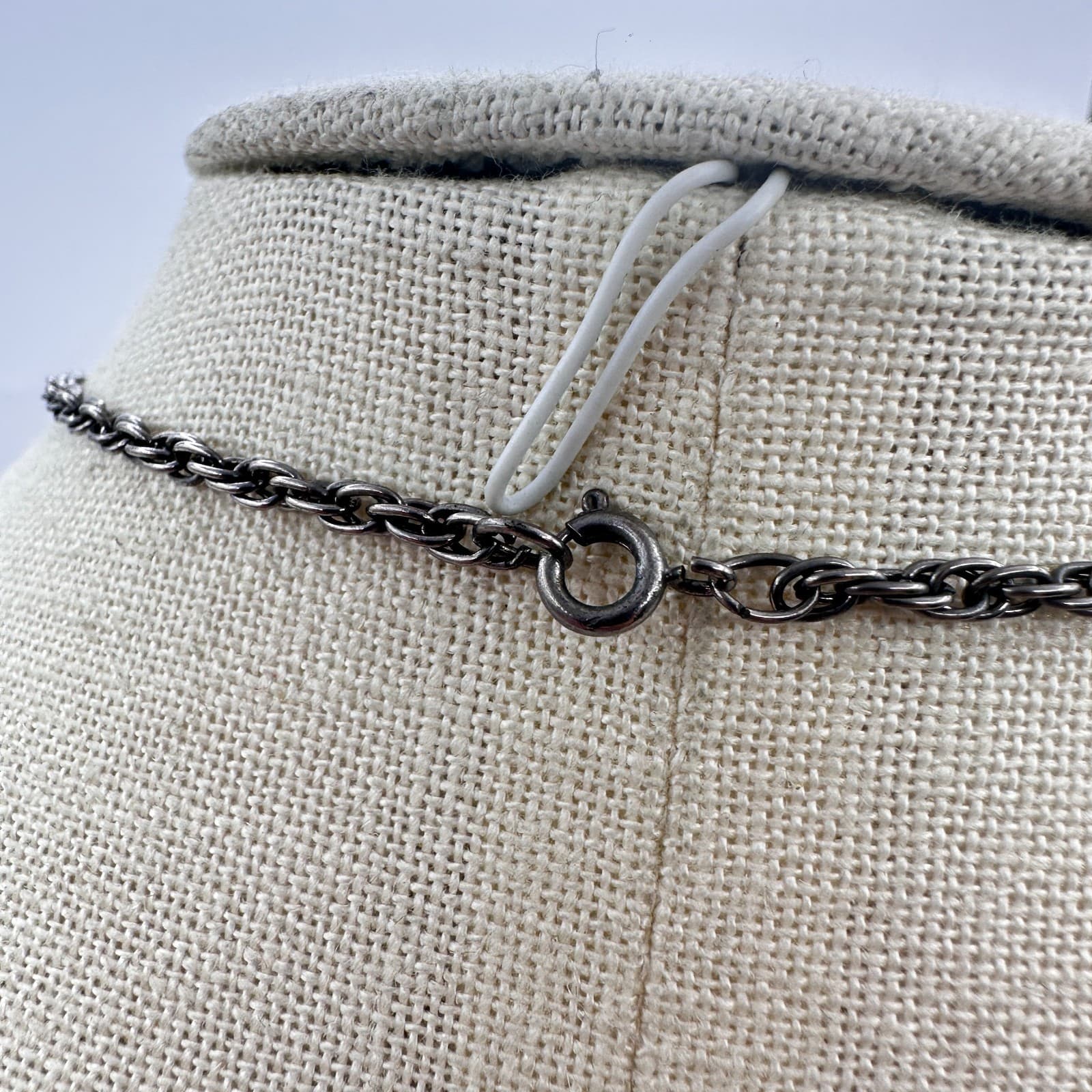 Vintage 80s Moveable Googly Eyes Dog Silver Tone Pendant Necklace Jewelry - Thumbnail 8