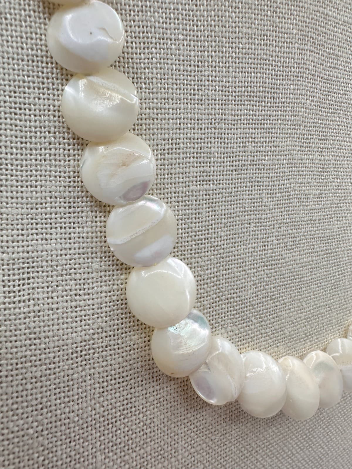 Vintage 90s Silver Tone Cream Iridescent Shell Disc Beaded Necklace Jewelry - Thumbnail 3